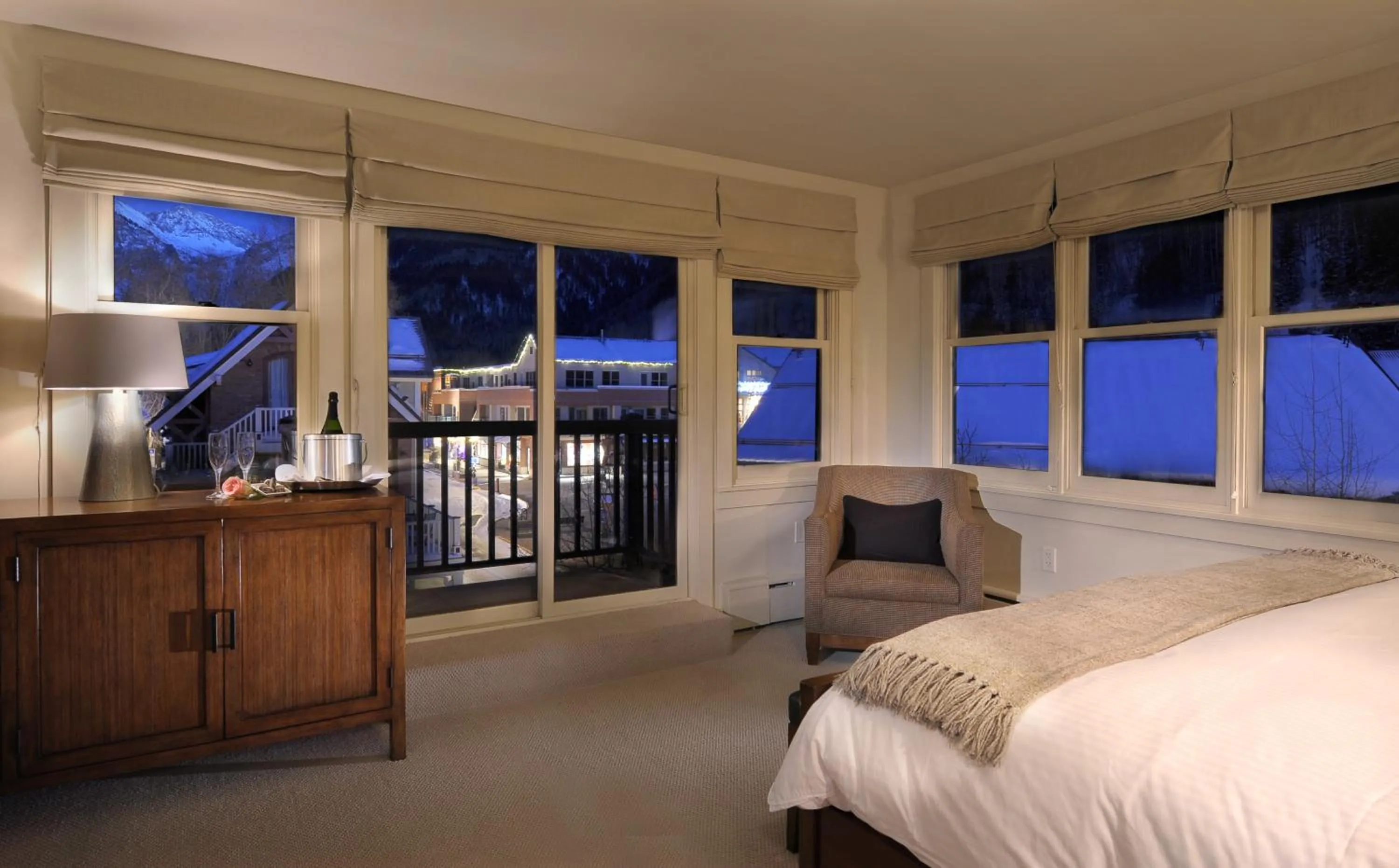 Photo of the whole room in Hotel Columbia