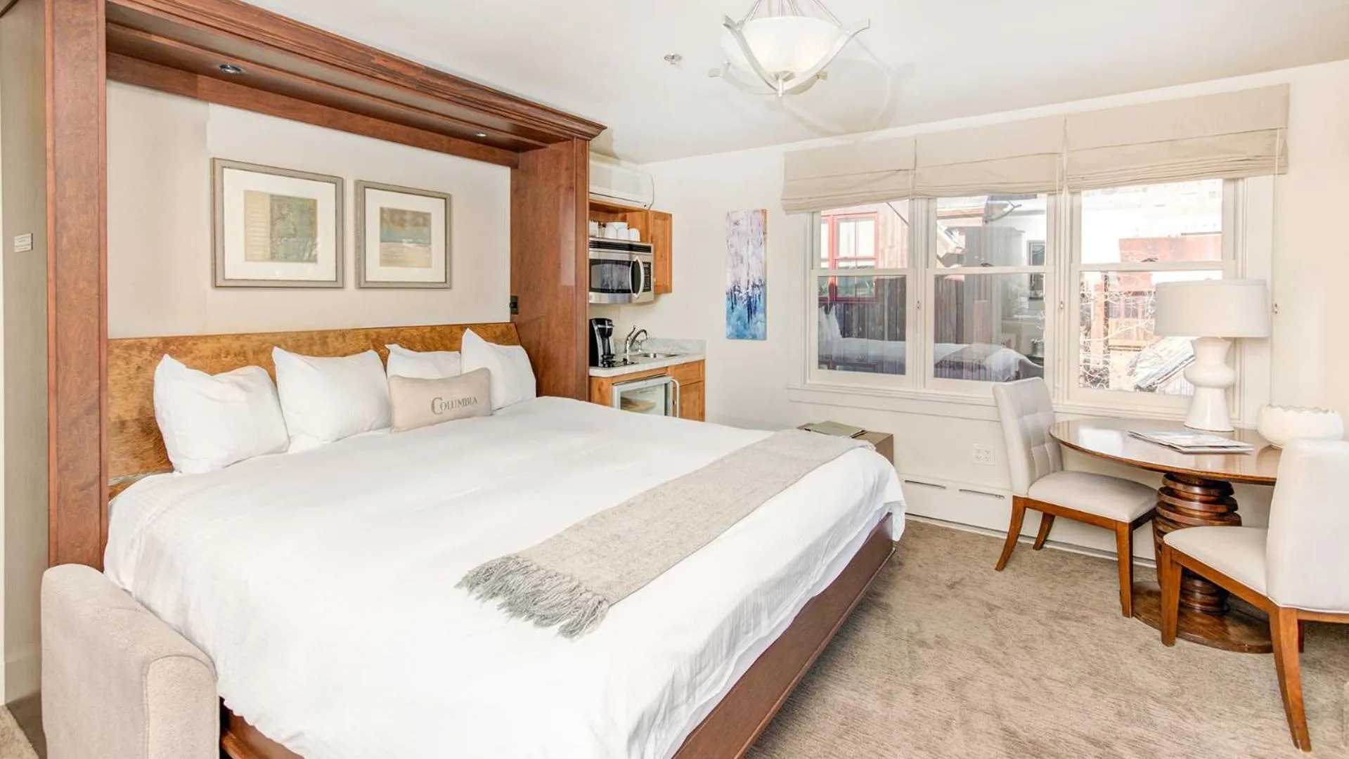 Bed in Hotel Columbia