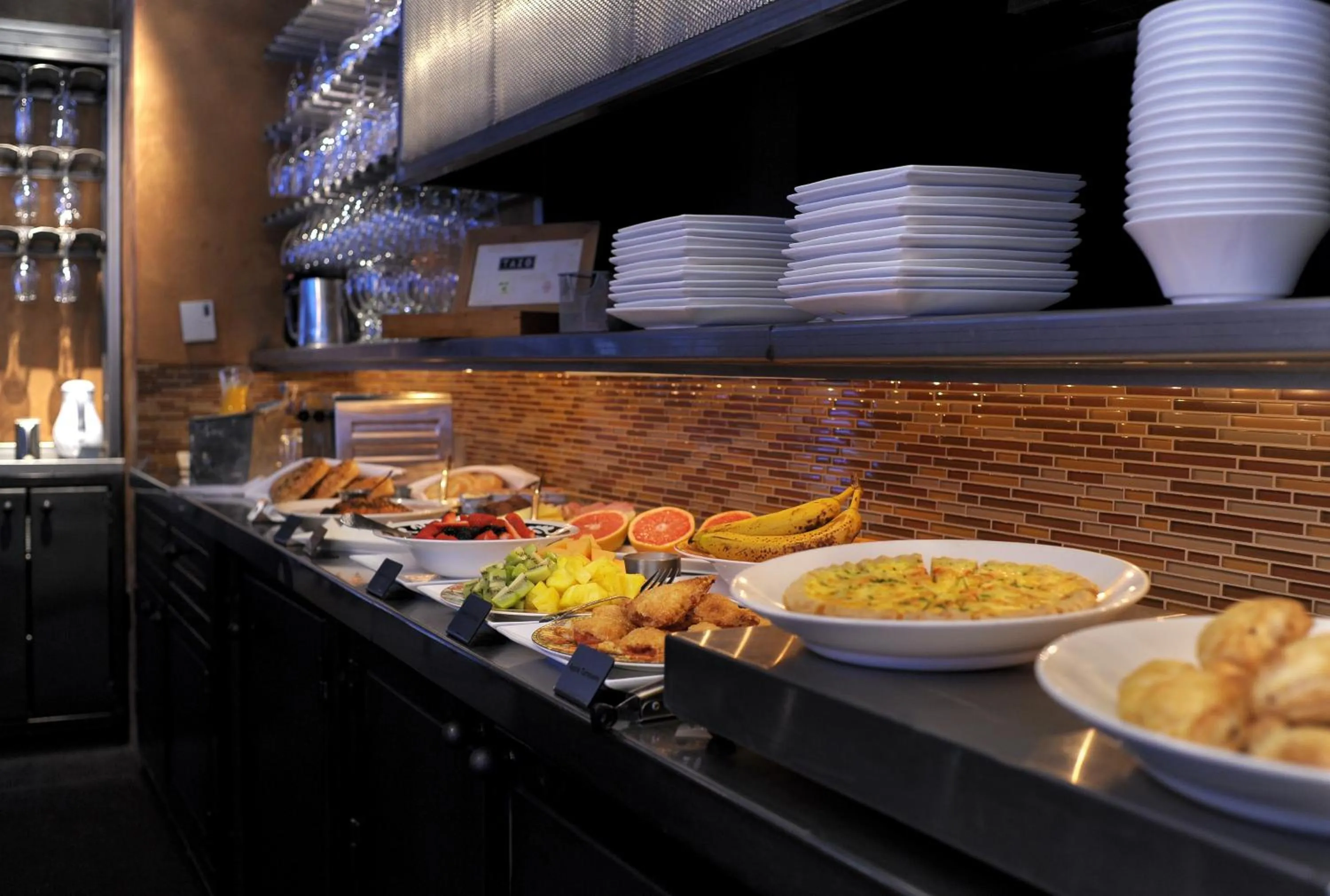 Restaurant/places to eat in Hotel Columbia