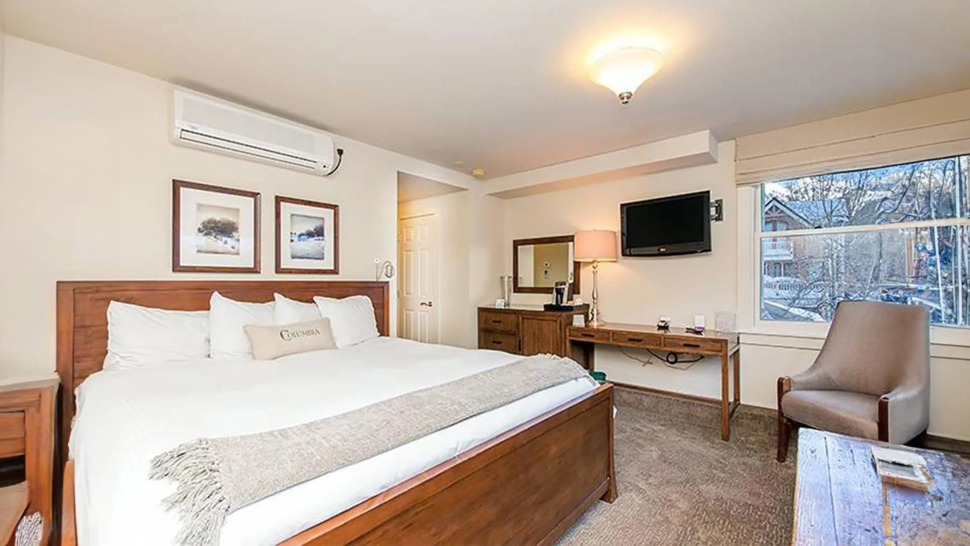 Bed in Hotel Columbia