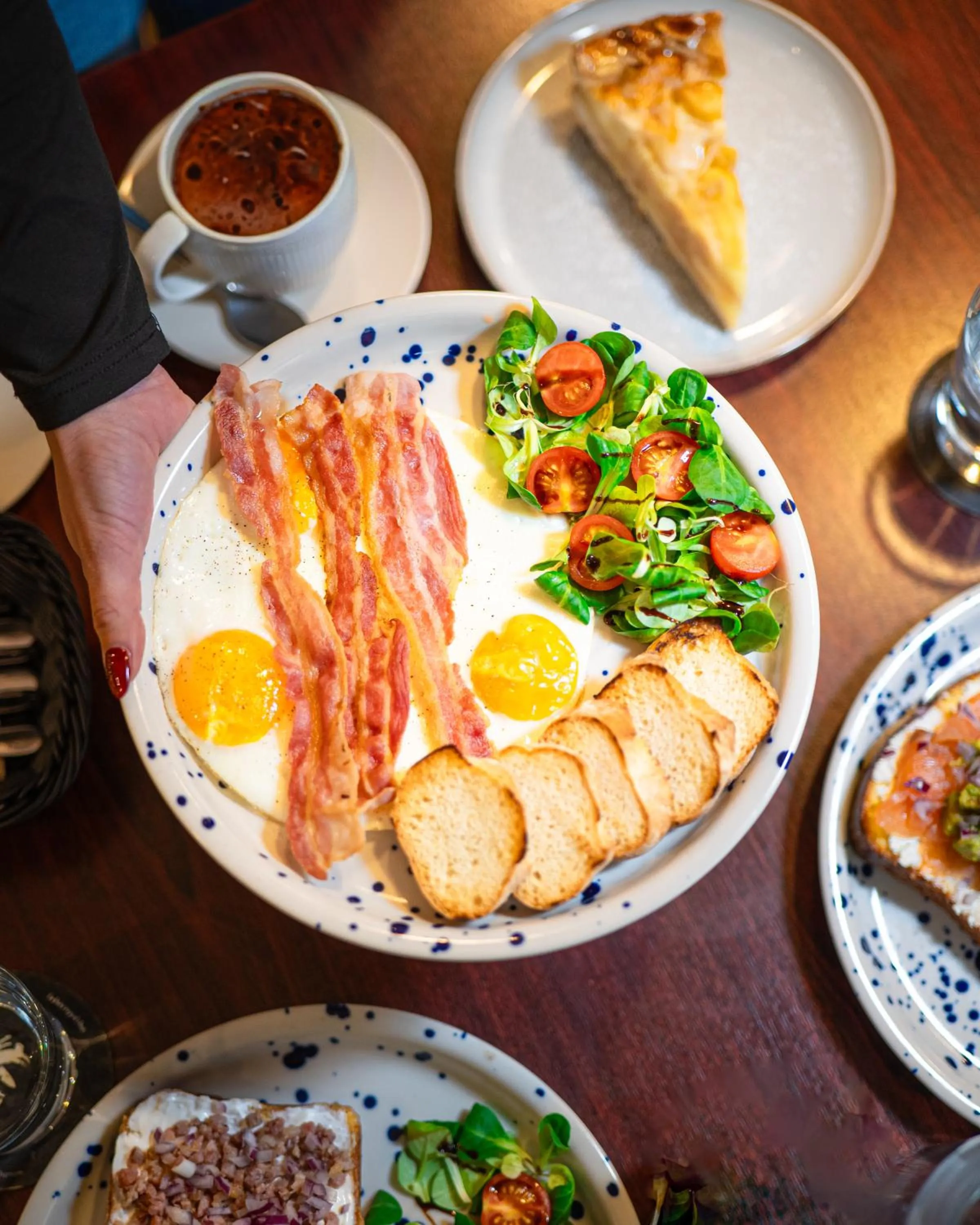 Breakfast in Nova City Apartments