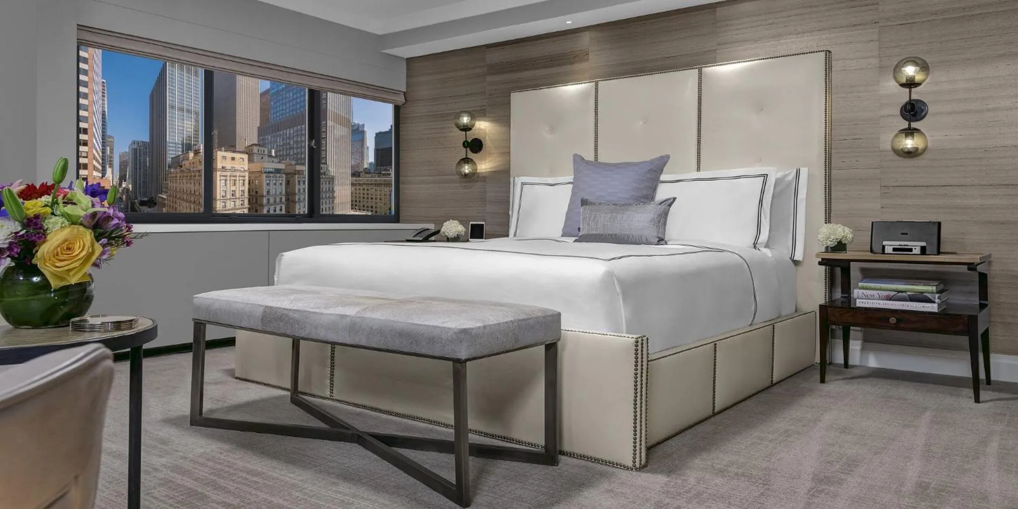 Photo of the whole room, Bed in The Manhattan at Times Square