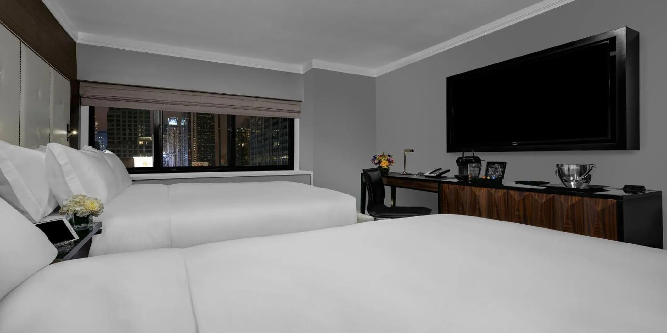 Photo of the whole room, Bed in The Manhattan at Times Square