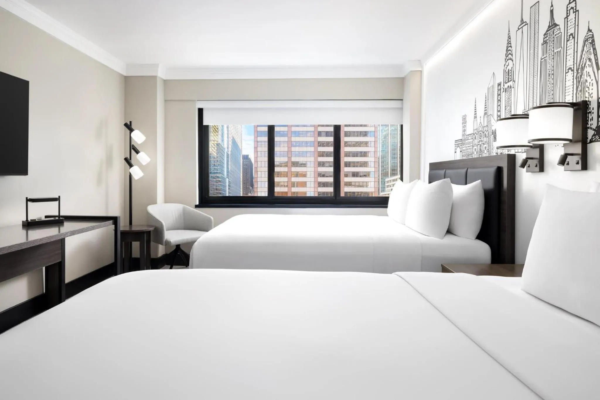 Photo of the whole room, Bed in The Manhattan at Times Square