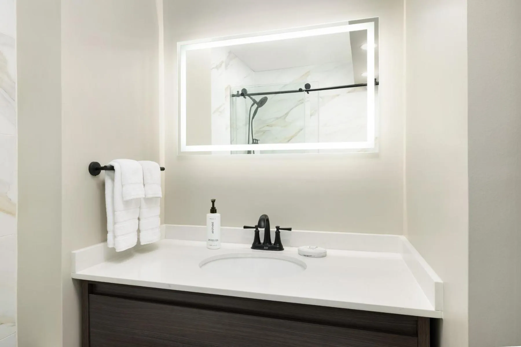 Shower in The Manhattan at Times Square