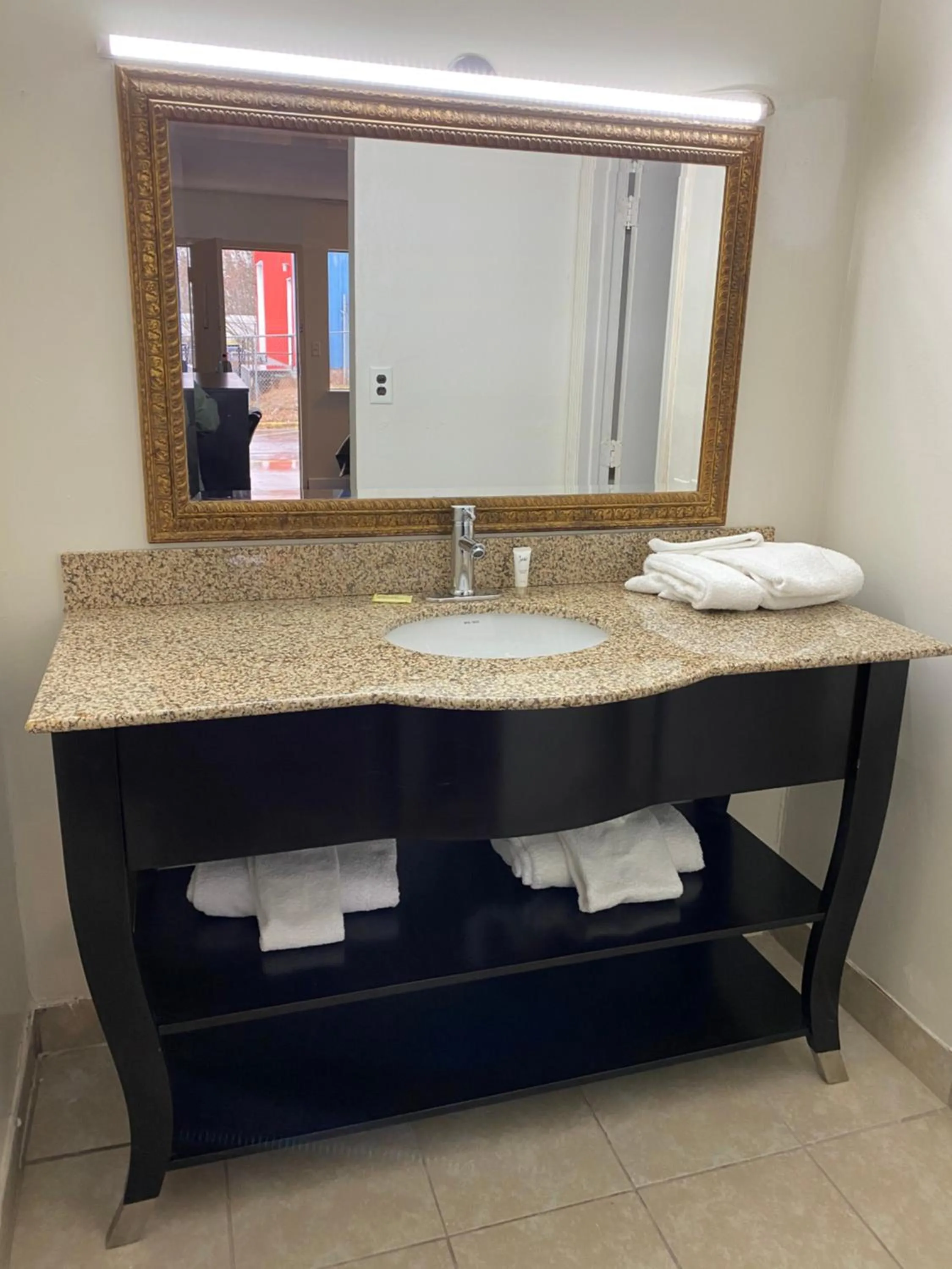 Red Carpet Inn & Suites - Danville