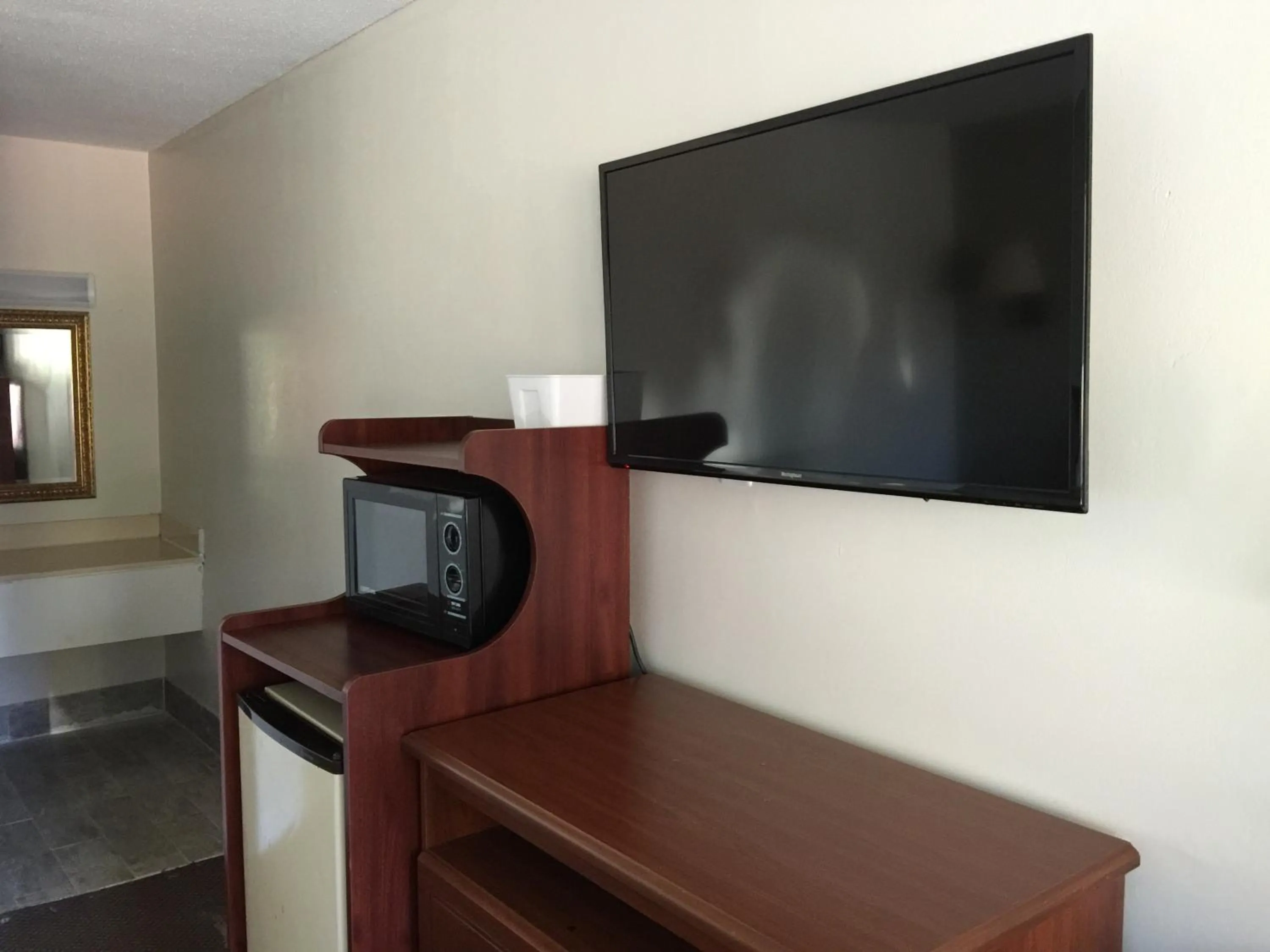 Red Carpet Inn & Suites - Danville