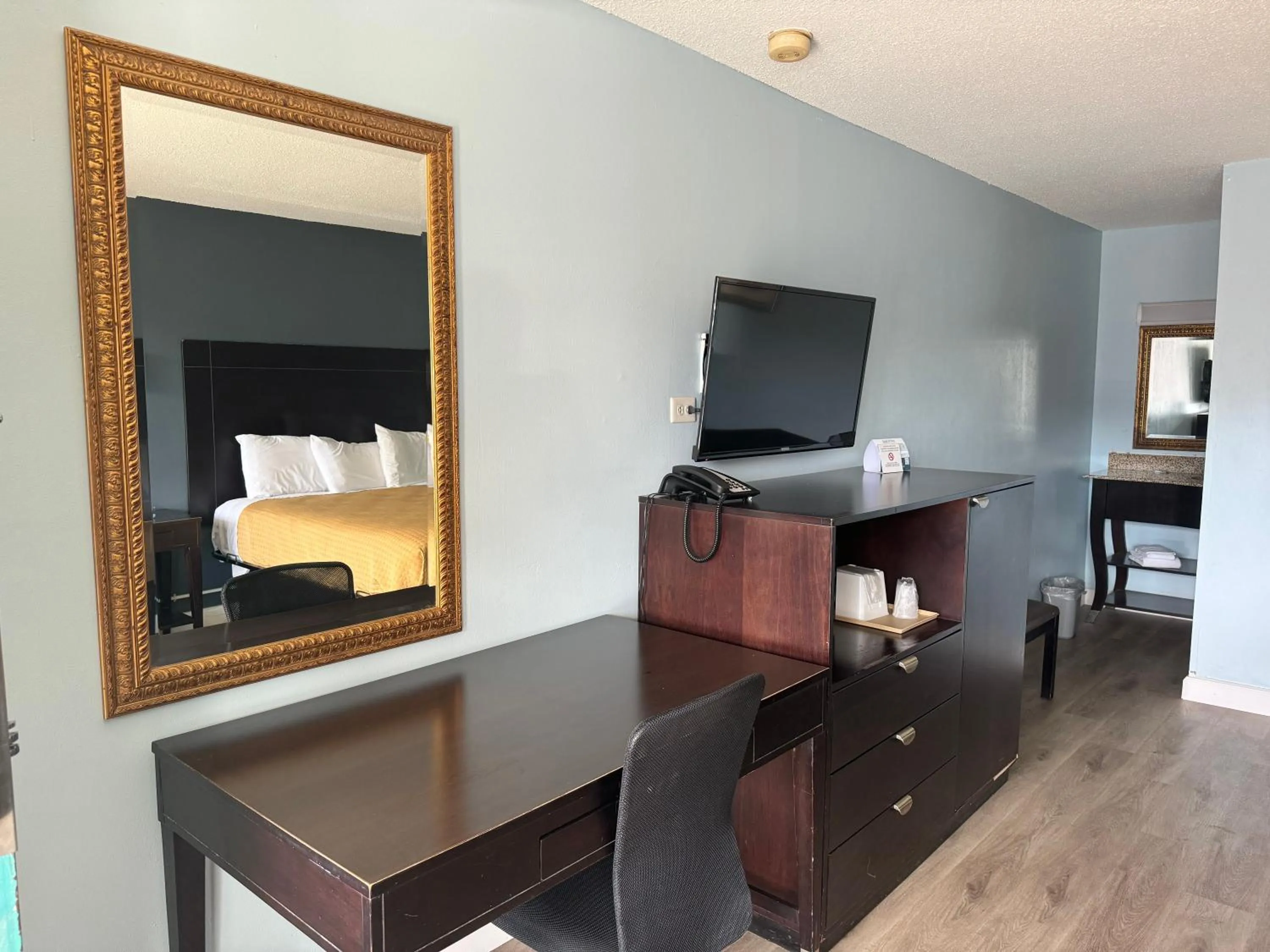 Red Carpet Inn & Suites - Danville