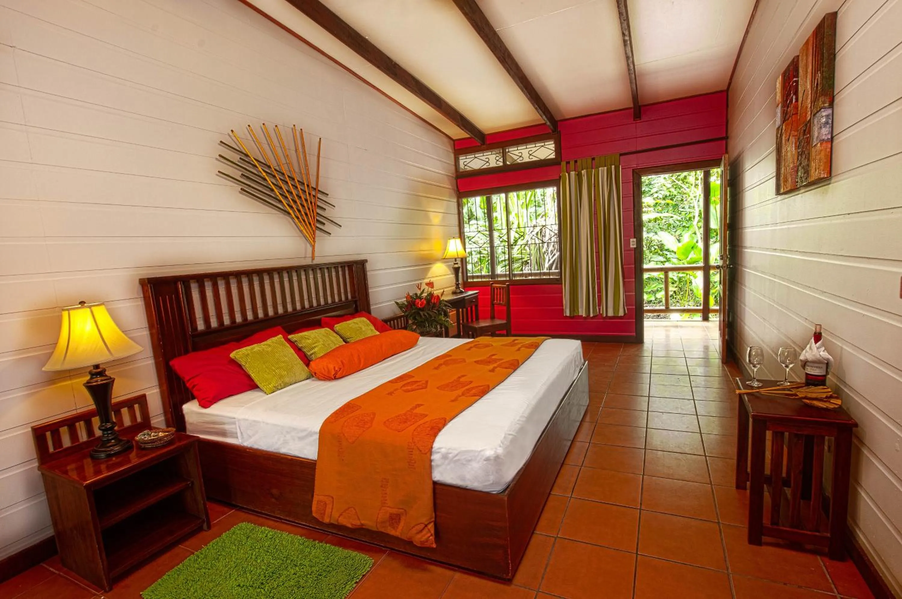 Photo of the whole room, Bed in Pachira Lodge