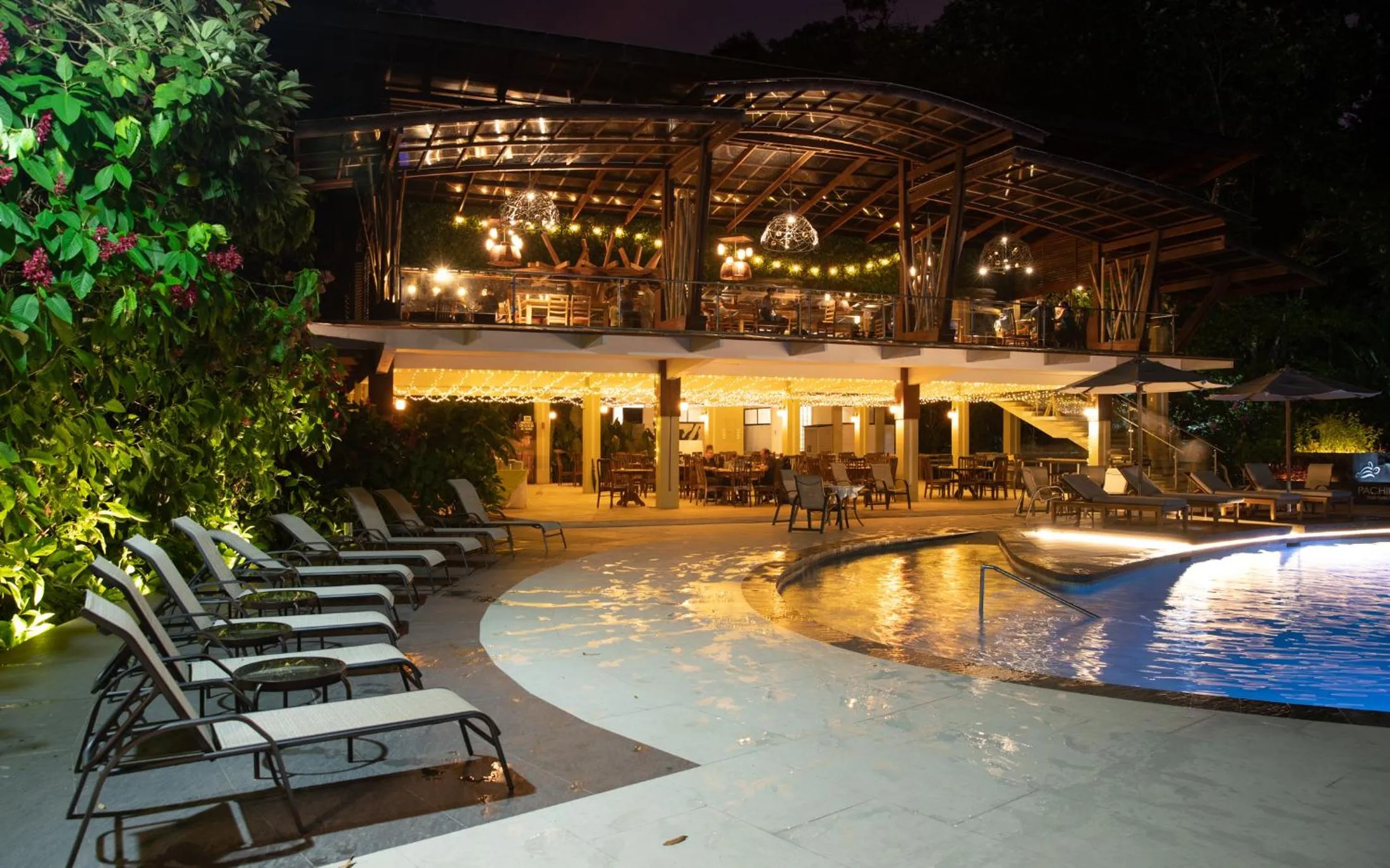 Restaurant/places to eat in Pachira Lodge