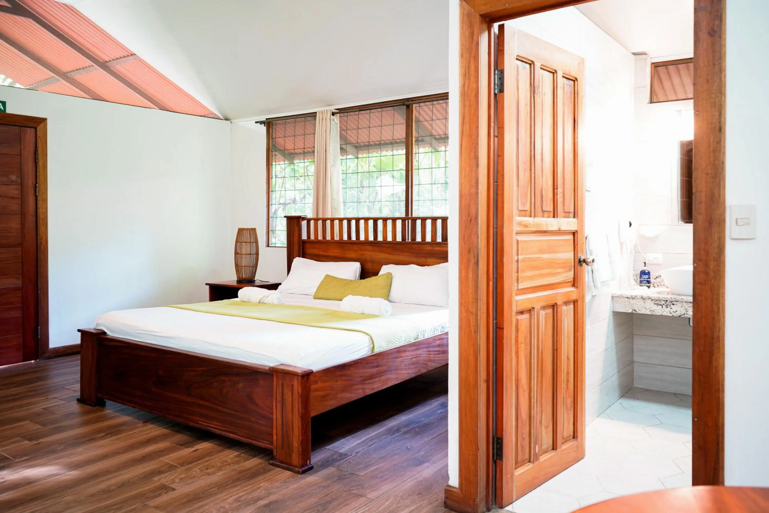 Garden view, Bed in Pachira Lodge