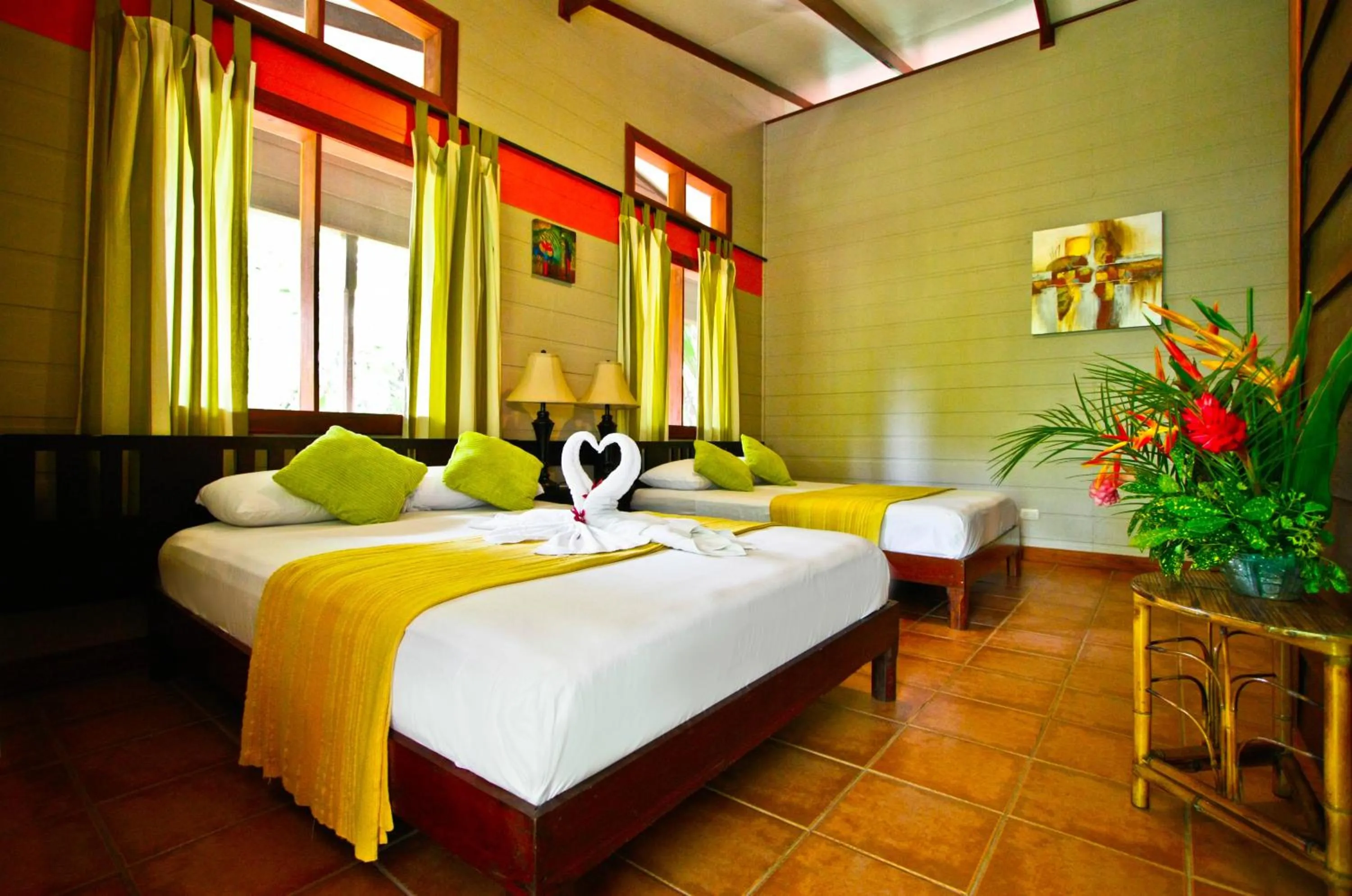 Photo of the whole room, Bed in Pachira Lodge