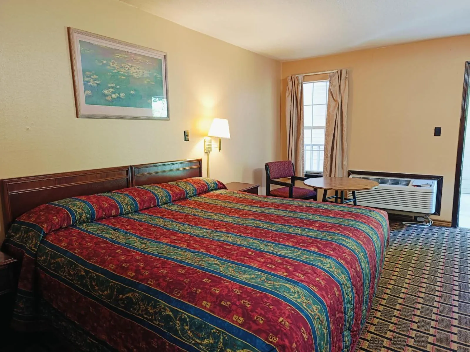 Bedroom, Bed in Victorian Inn Athens TX