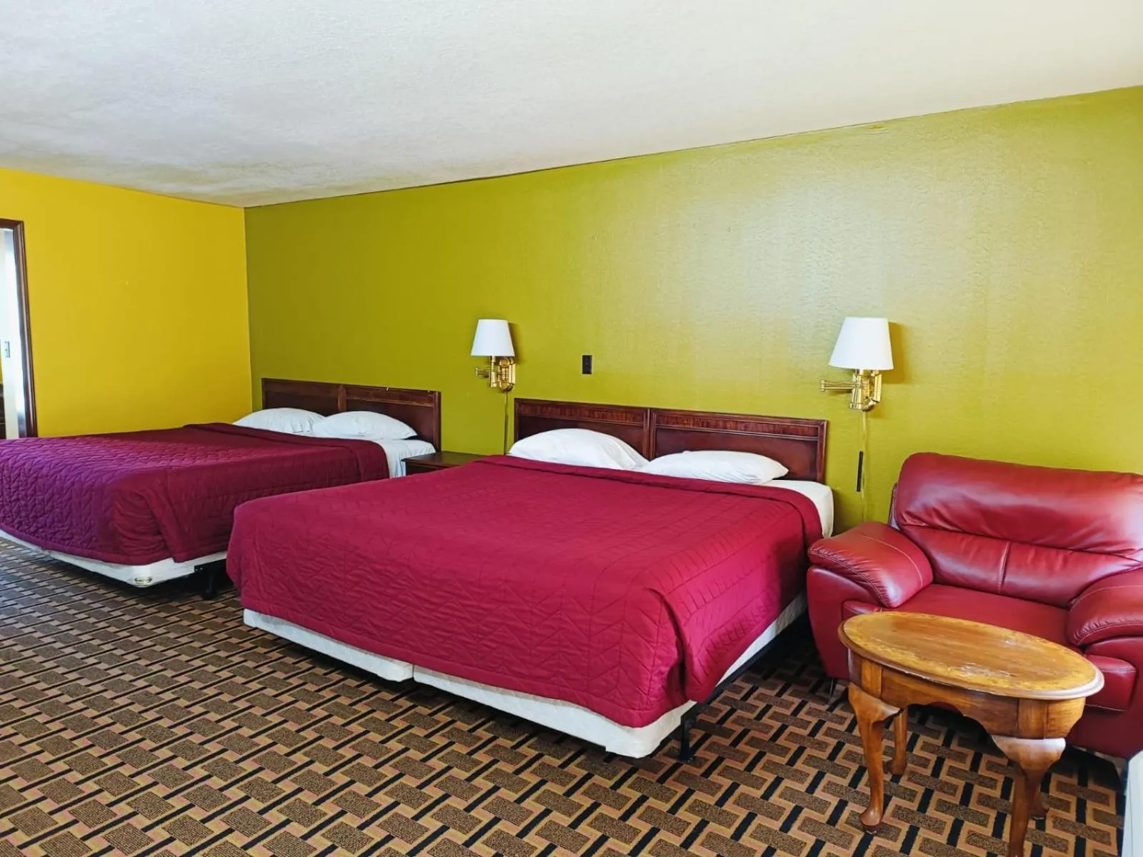 Bedroom, Bed in Victorian Inn Athens TX