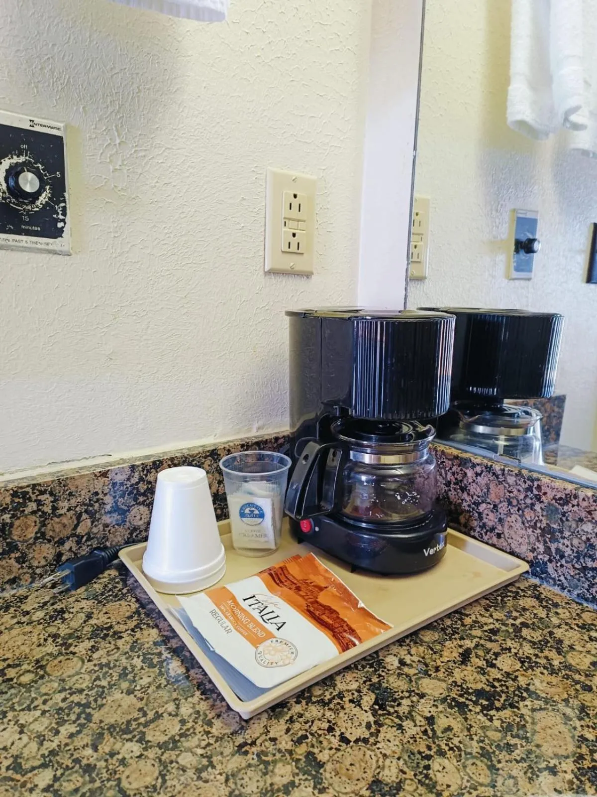Coffee/tea facilities in Victorian Inn Athens TX