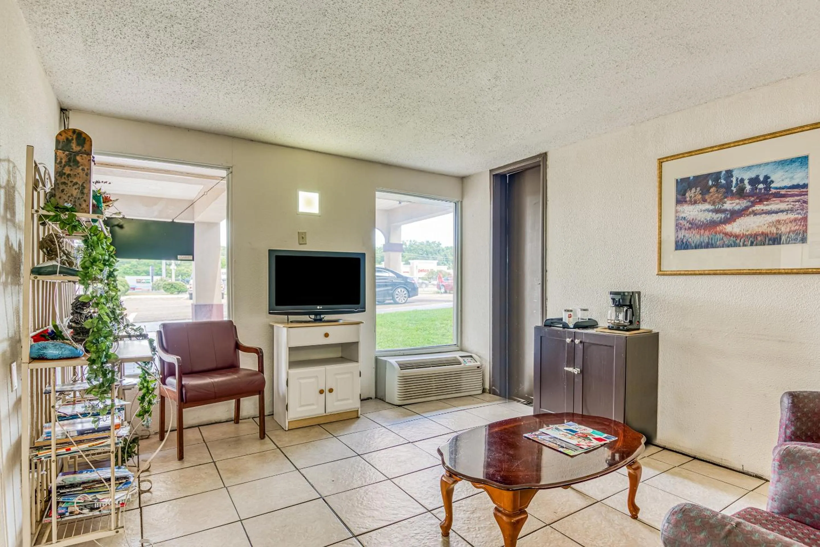 Lobby or reception in OYO Hotel Jackson North I-55