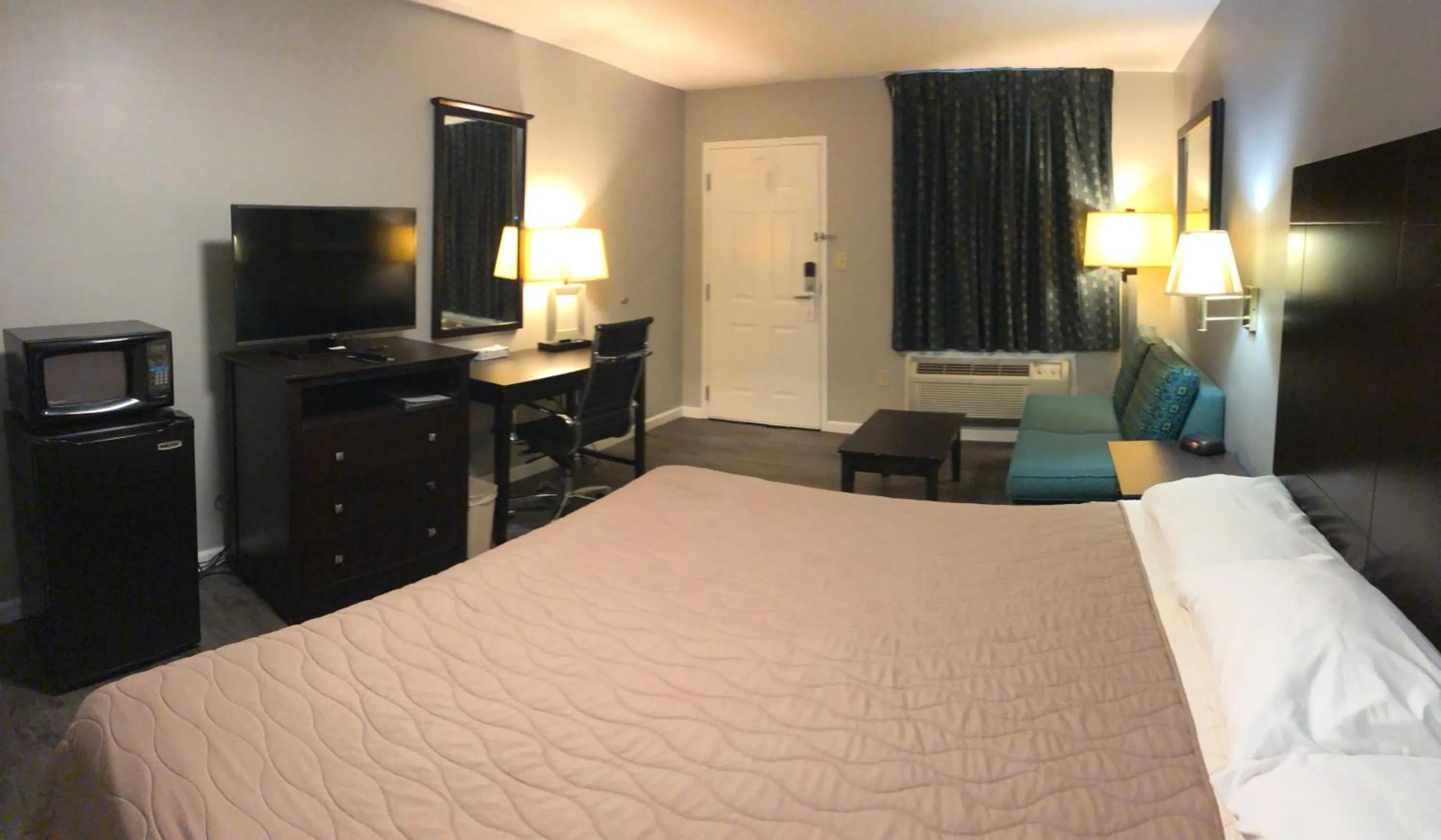 Bed in Deerfield Inn and Suites - Fairview