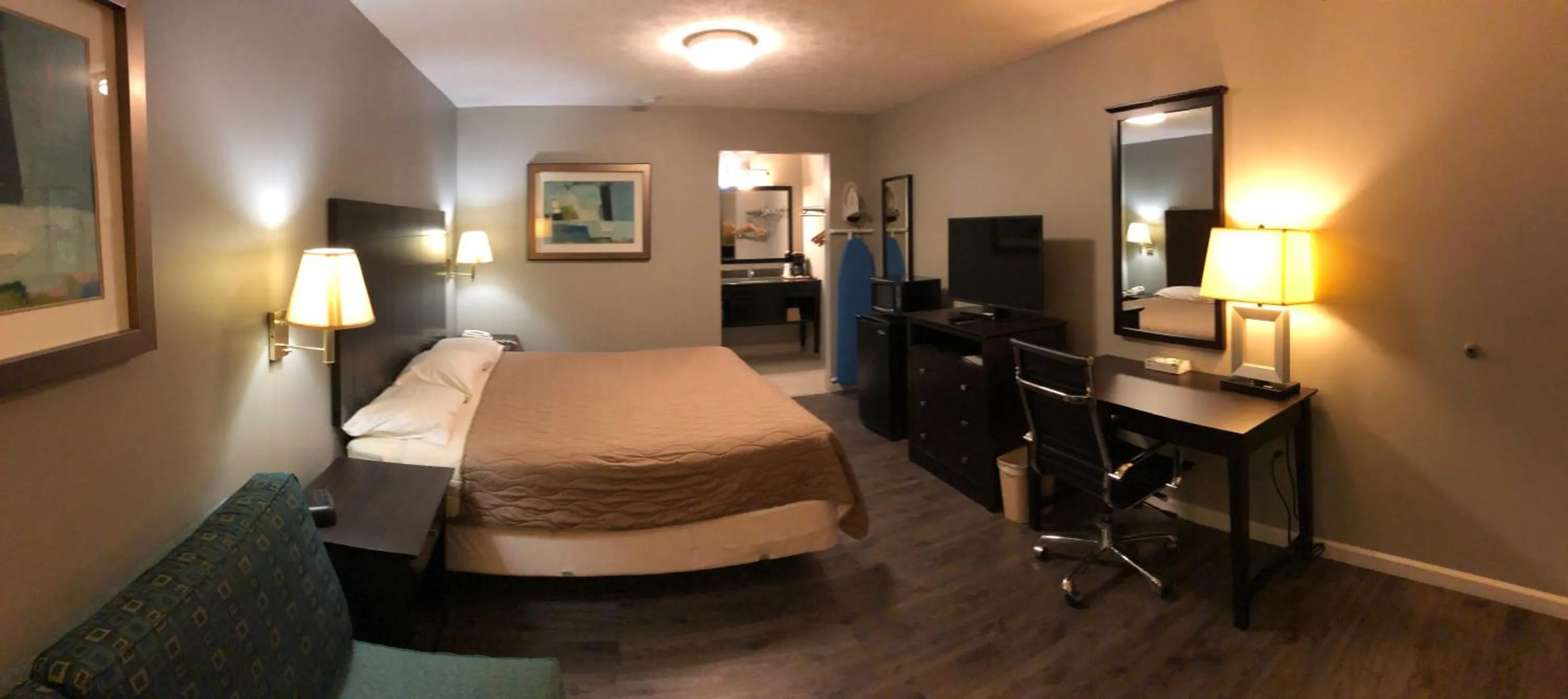 Bed in Deerfield Inn and Suites - Fairview