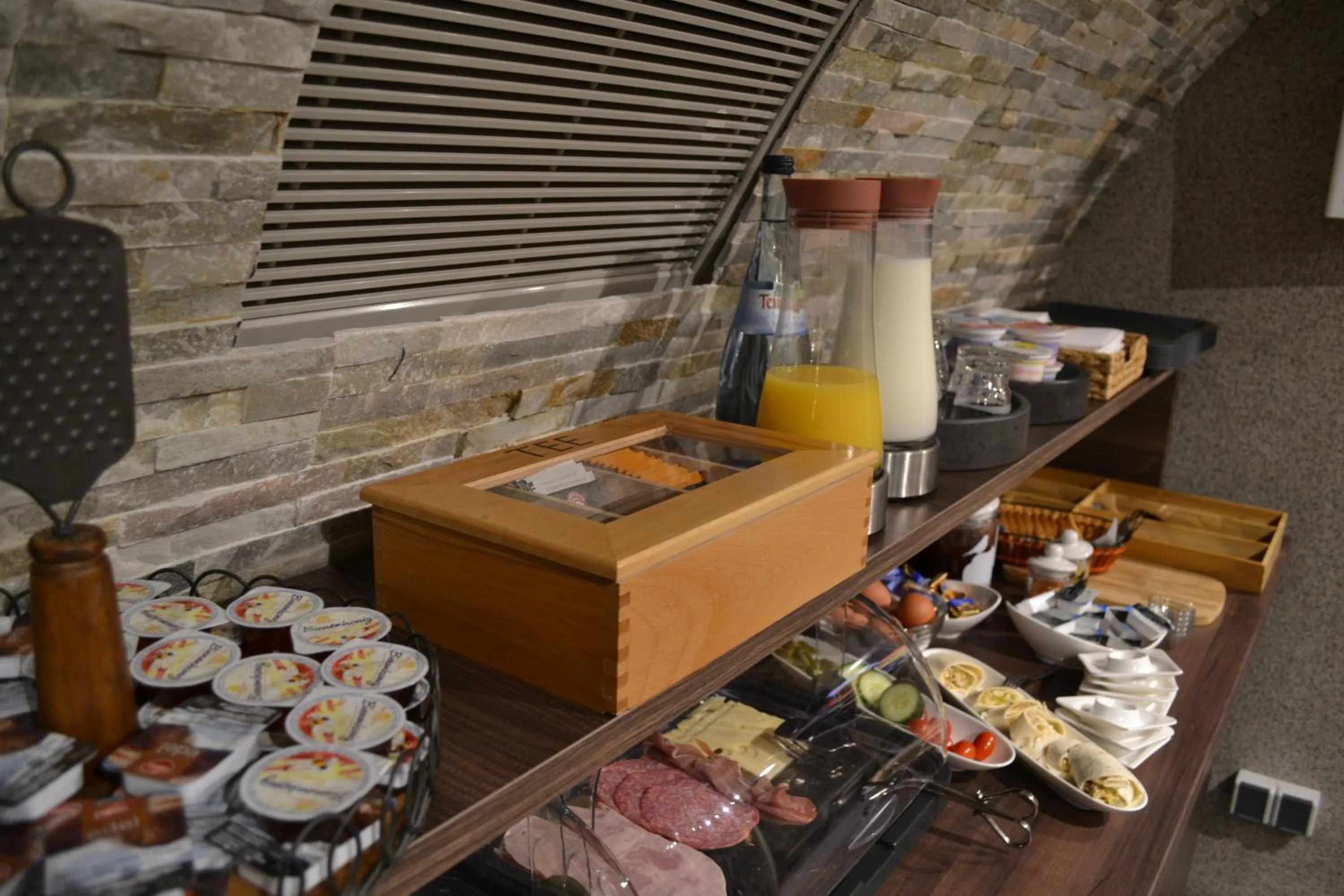 Food and drinks in Hotel Myrsini