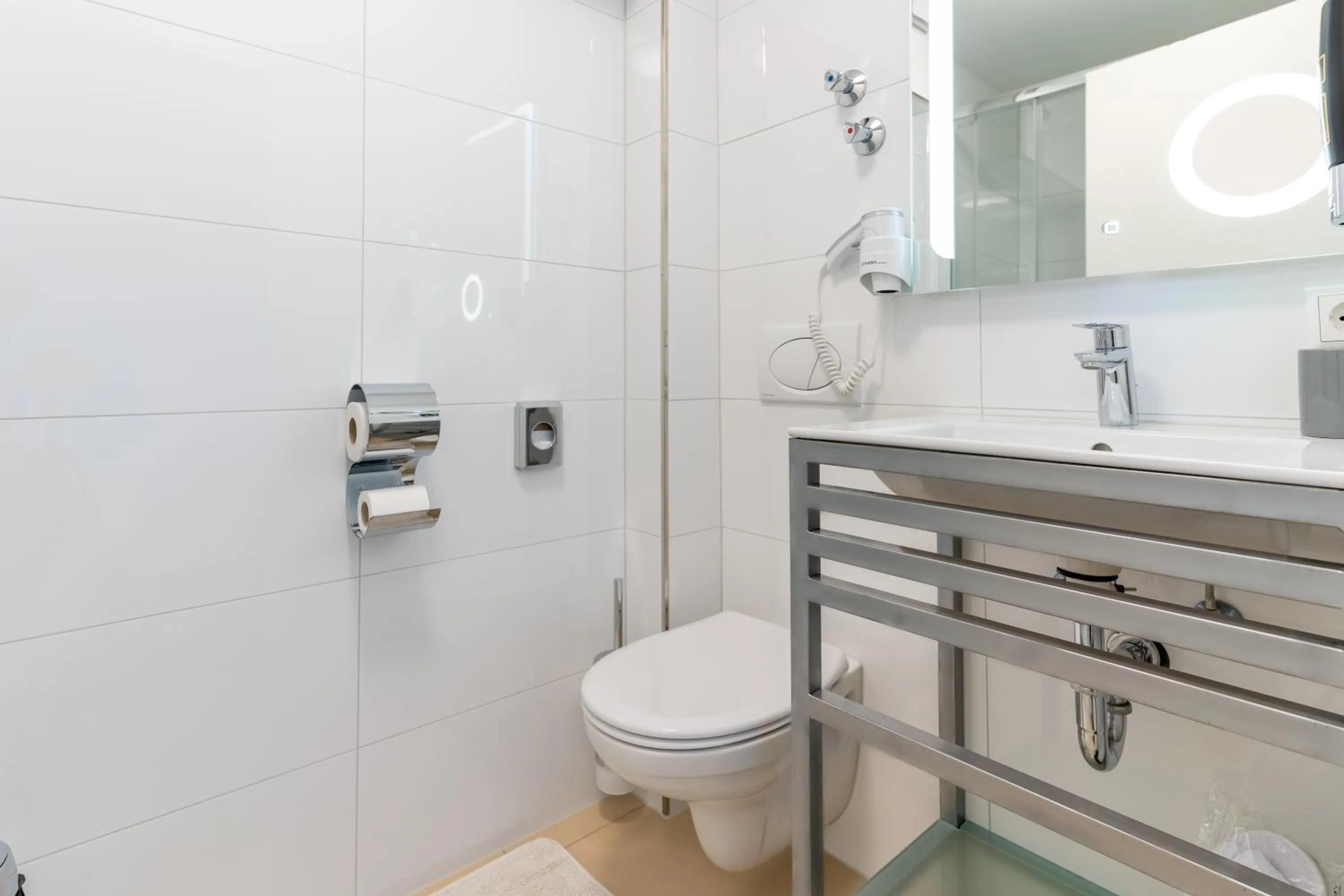 Bathroom in Hotel Myrsini