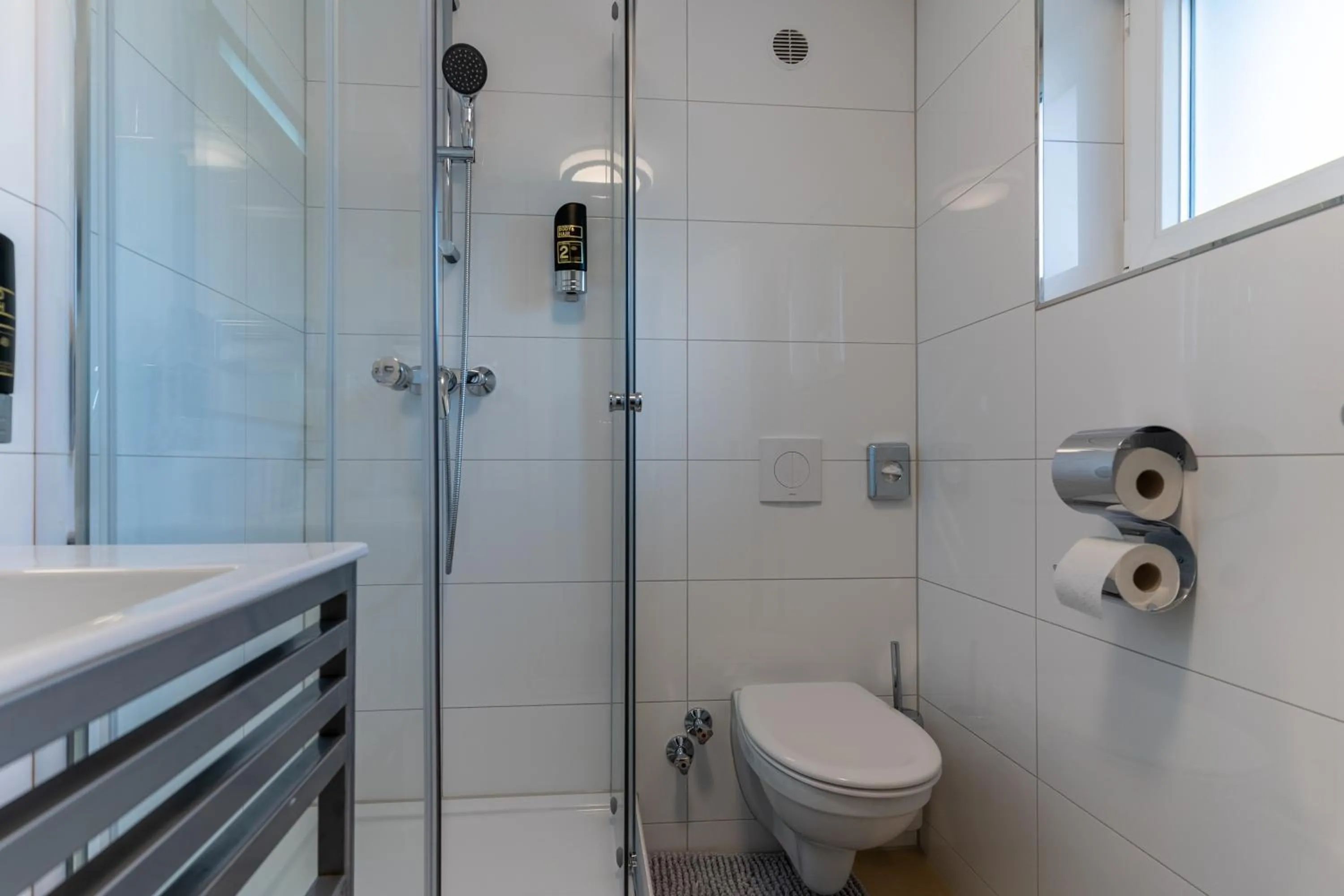 Bathroom in Hotel Myrsini