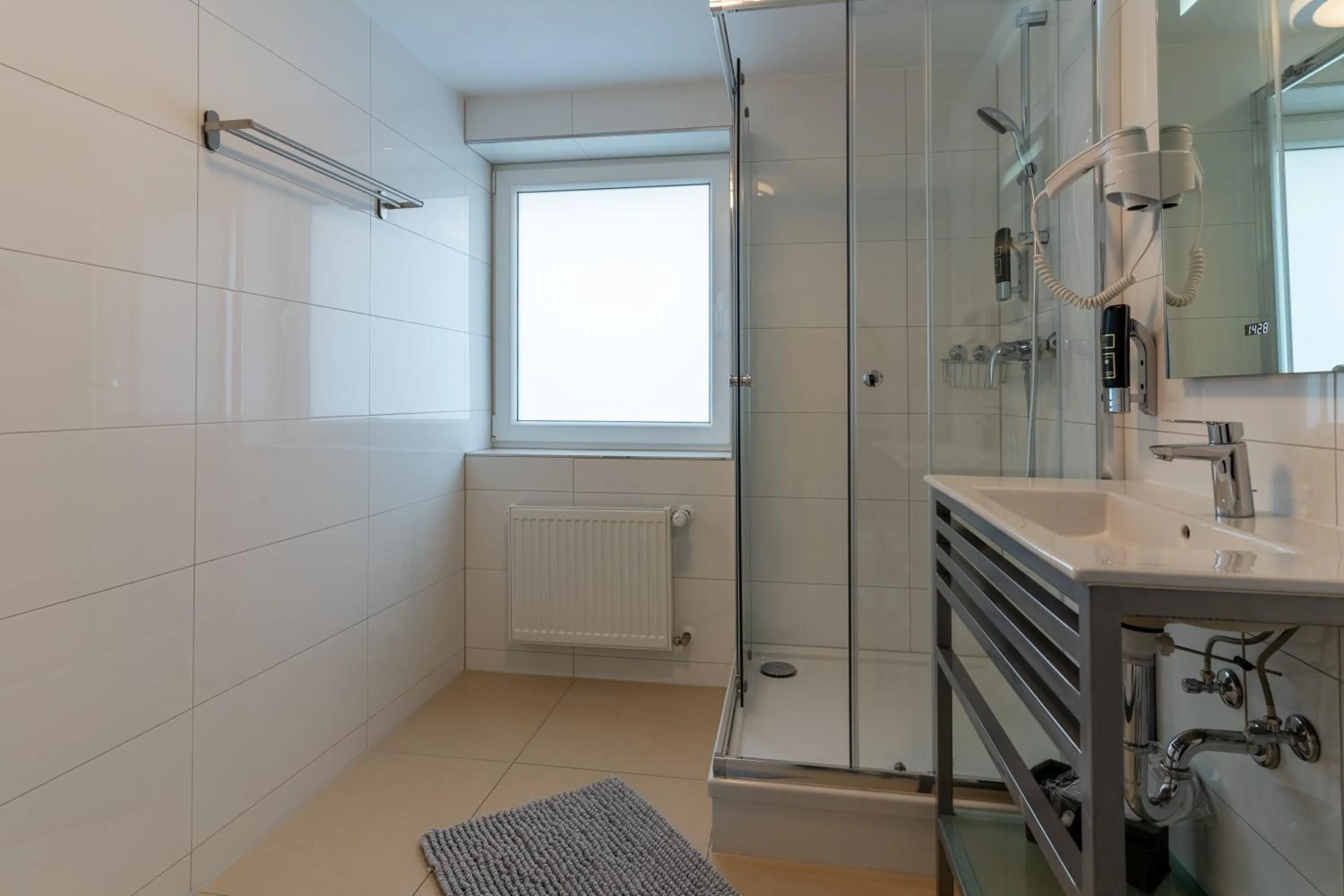 Bathroom in Hotel Myrsini