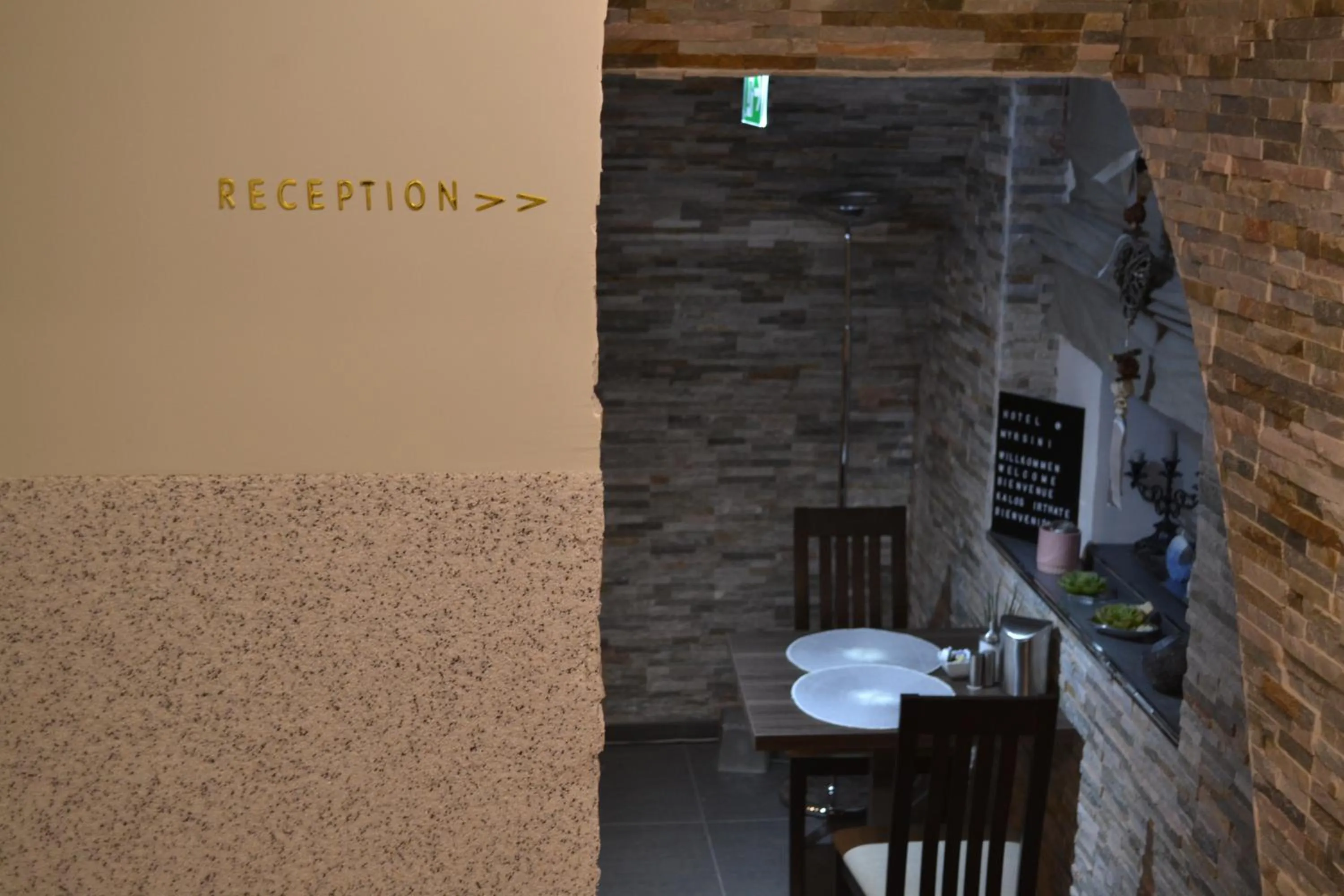 Restaurant/places to eat in Hotel Myrsini