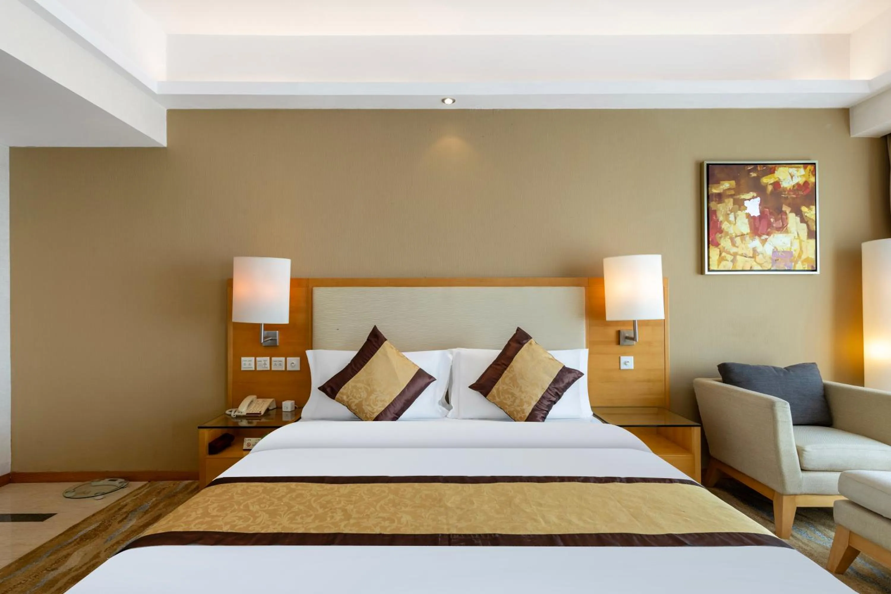 Bedroom, Bed in Weihai Haiyue Jianguo Hotel