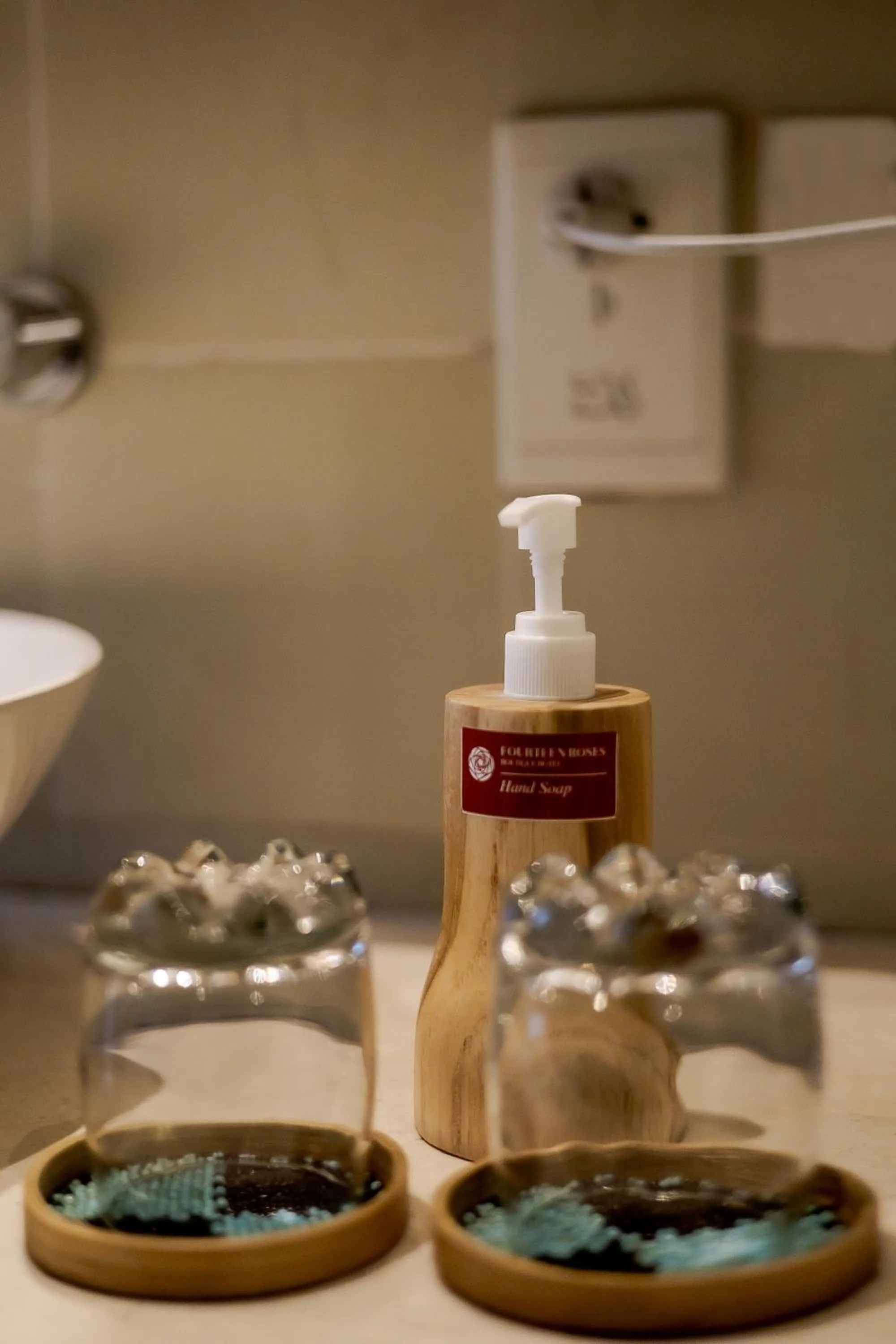 Bathroom in Fourteen Roses Boutique Hotel, Kuta