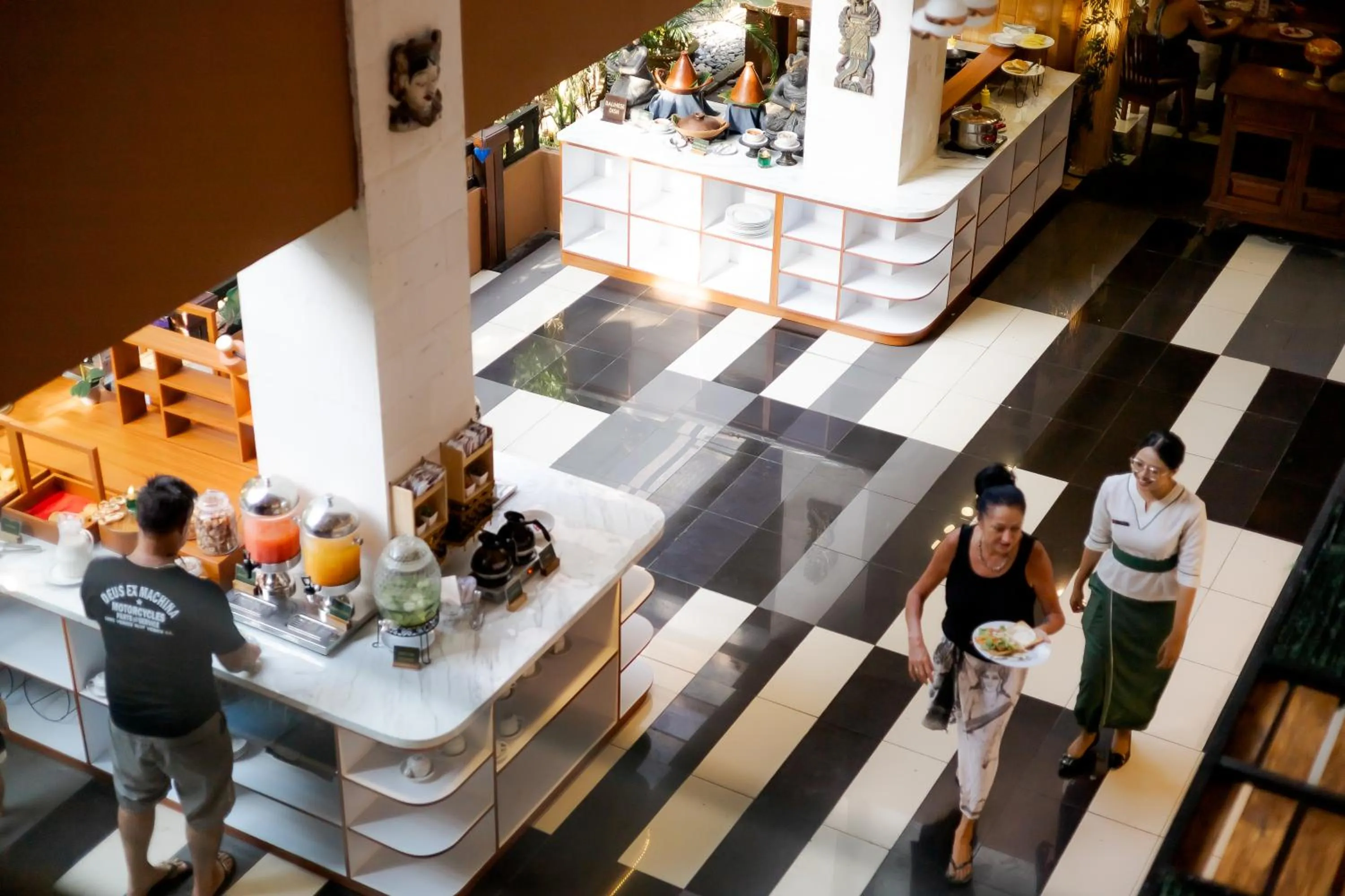 Restaurant/places to eat in Fourteen Roses Boutique Hotel, Kuta