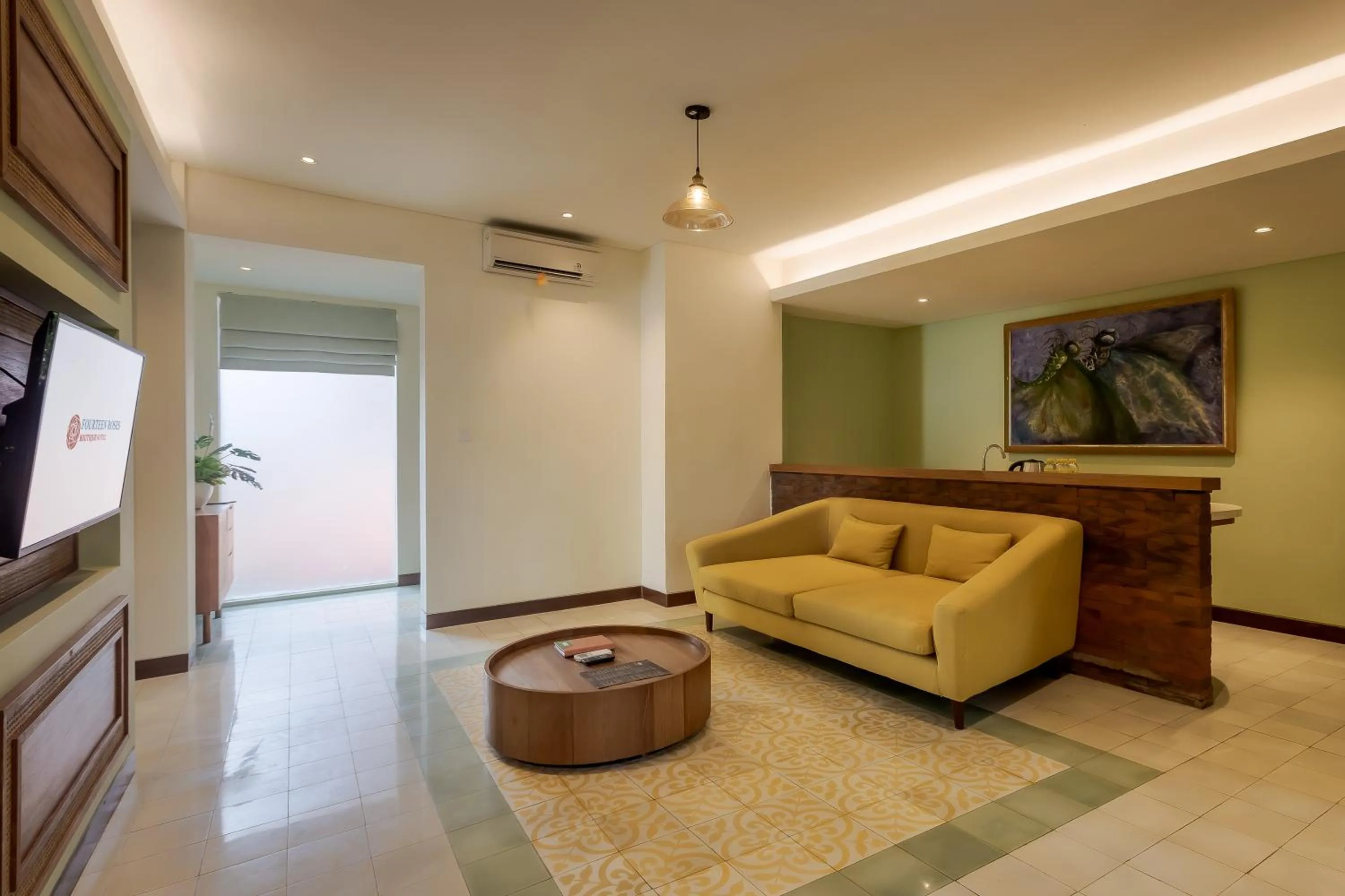 TV and multimedia in Fourteen Roses Boutique Hotel, Kuta