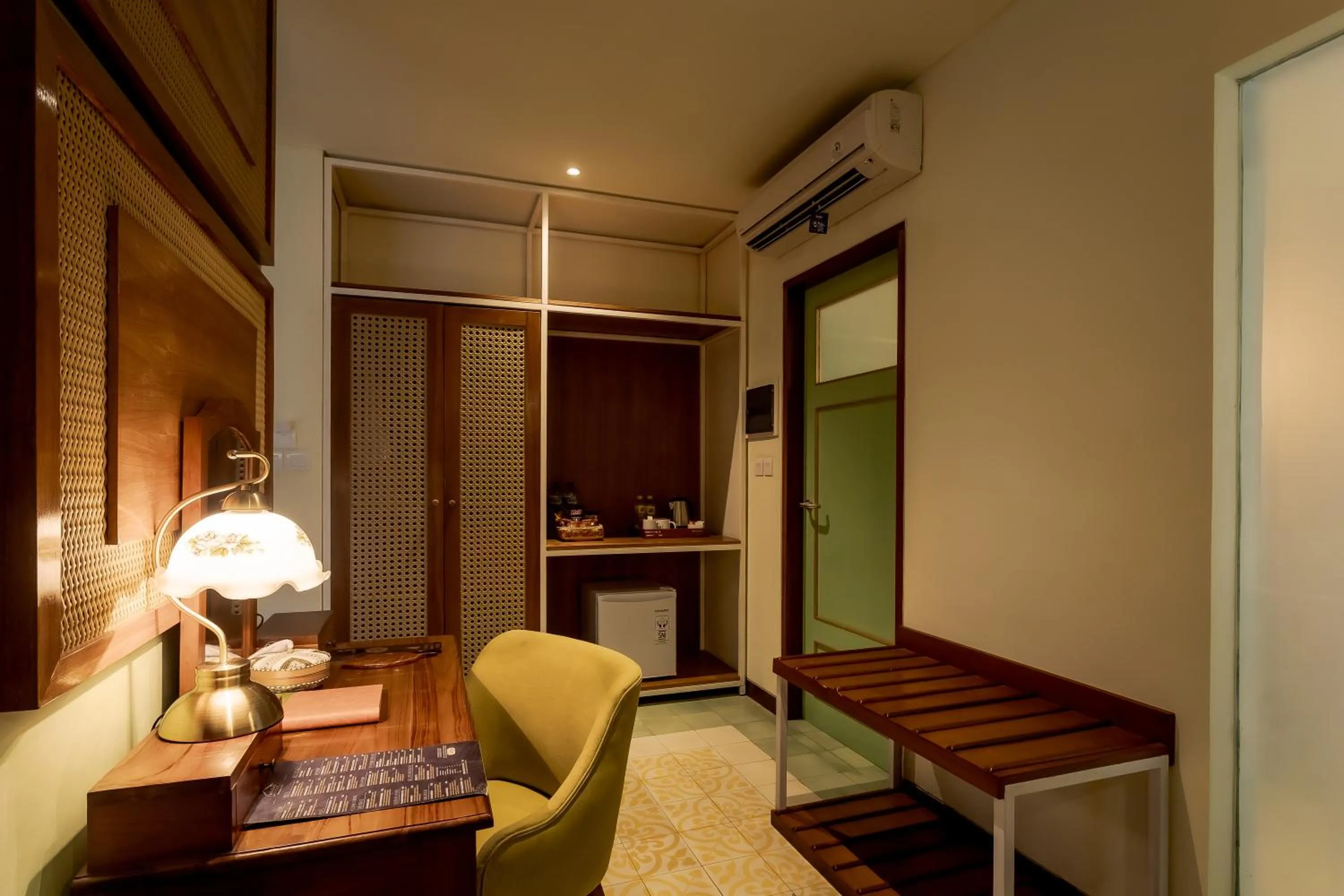 Bed in Fourteen Roses Boutique Hotel, Kuta