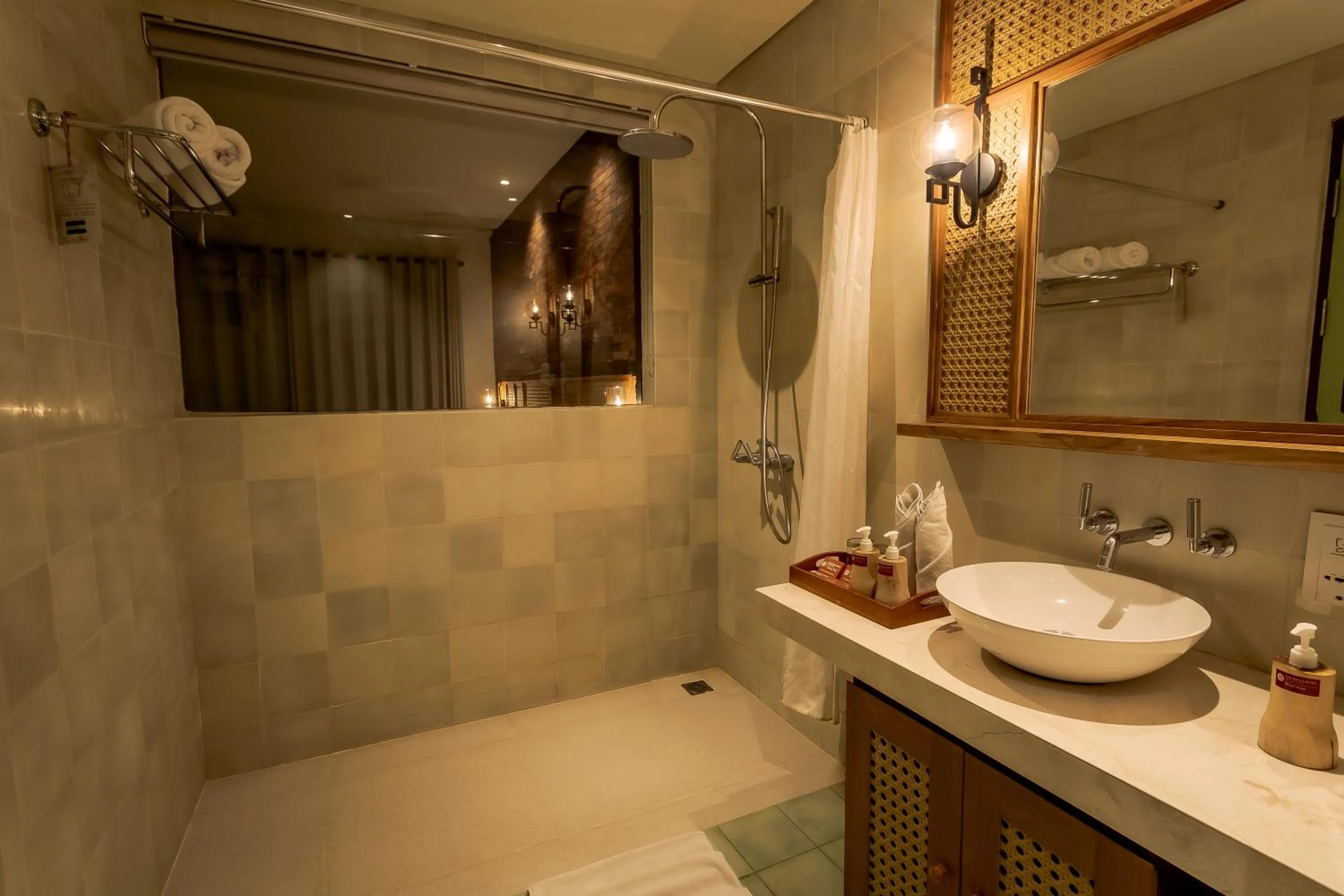 Shower in Fourteen Roses Boutique Hotel, Kuta