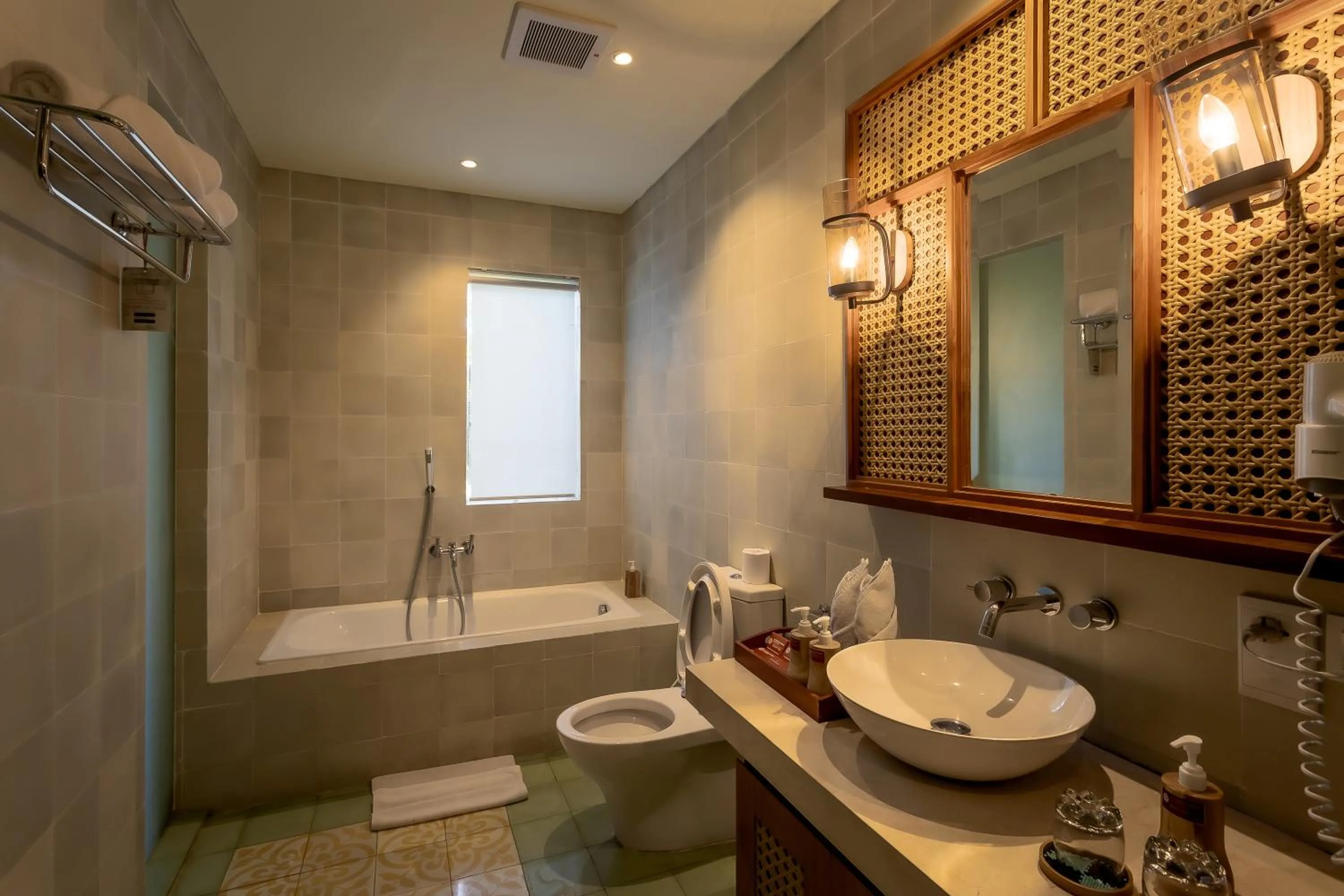 Shower in Fourteen Roses Boutique Hotel, Kuta