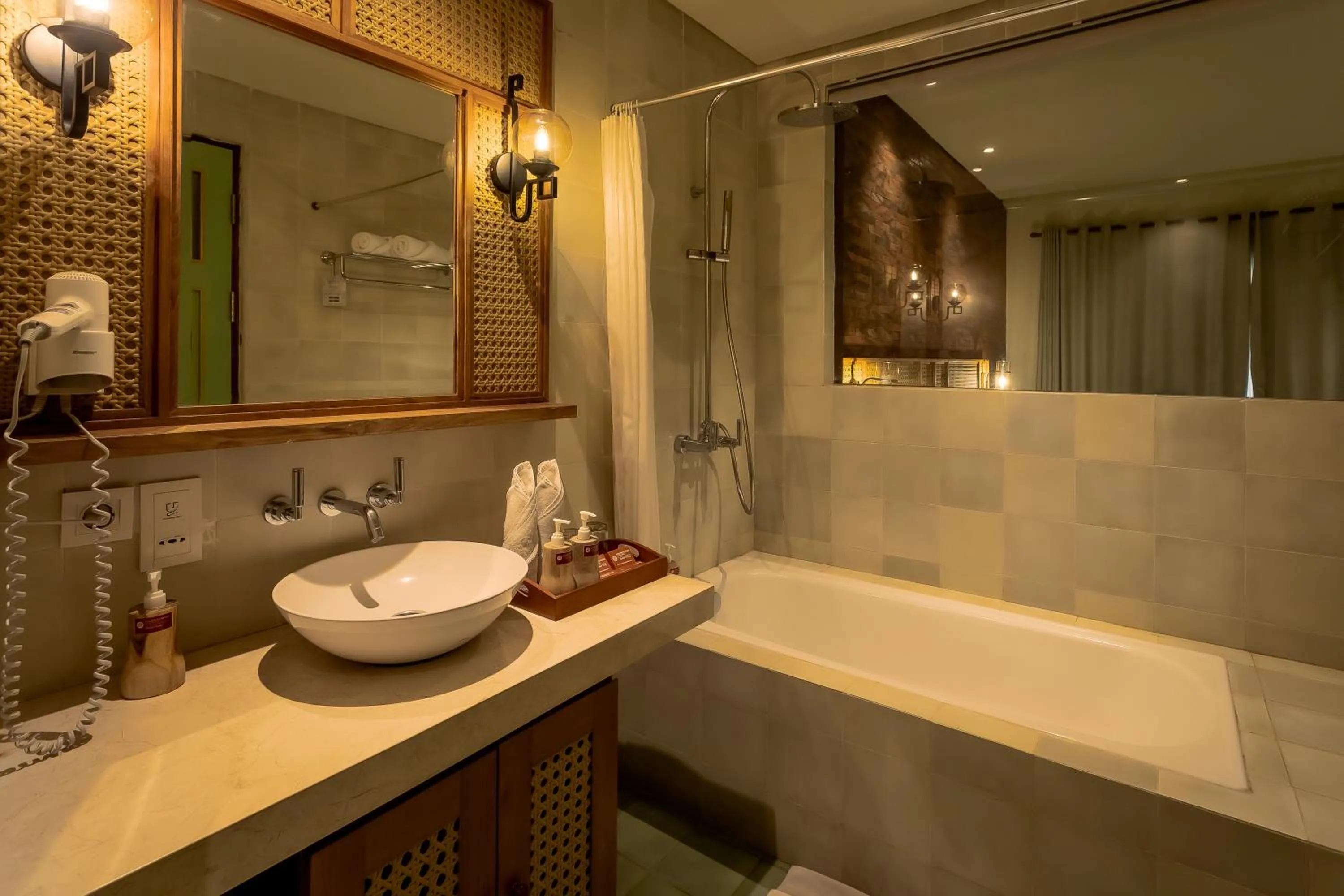 Shower in Fourteen Roses Boutique Hotel, Kuta