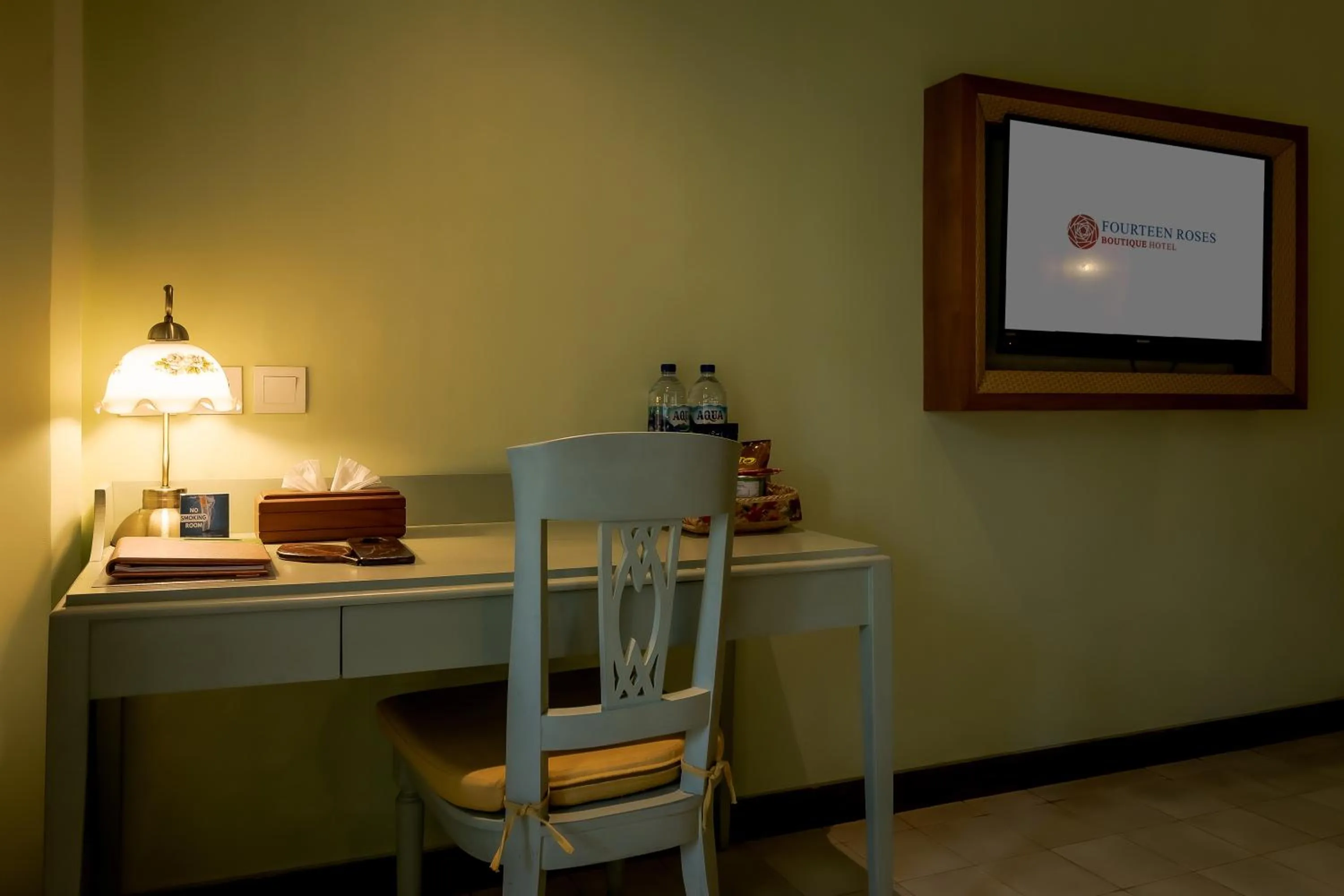 TV and multimedia in Fourteen Roses Boutique Hotel, Kuta