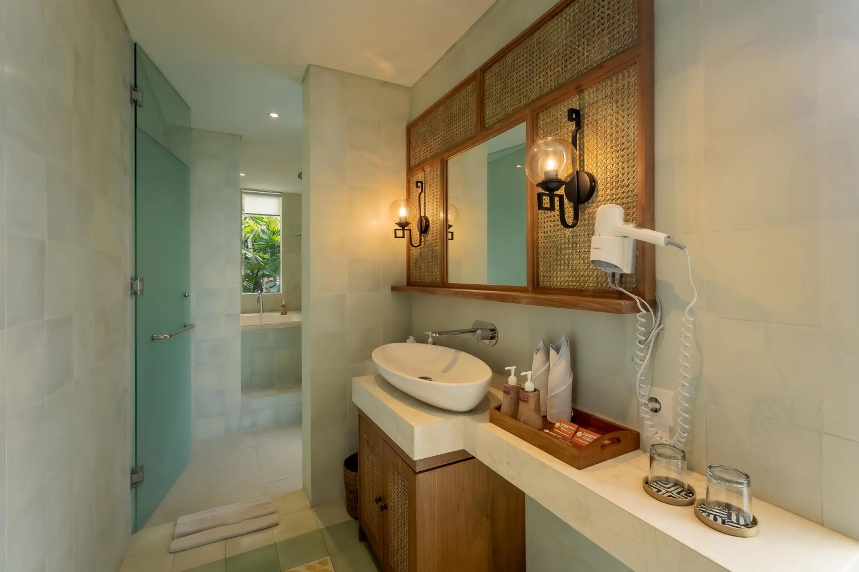 Toilet in Fourteen Roses Boutique Hotel, Kuta