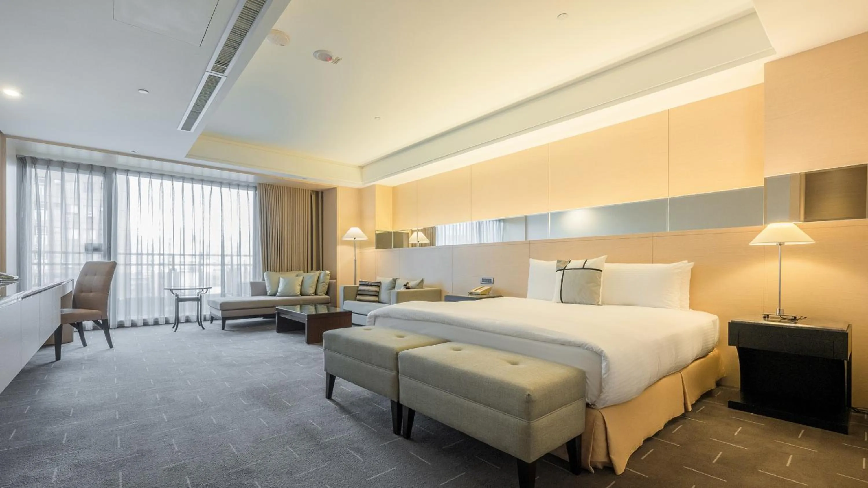 Bed in CHECK inn SELECT Taichung Dadun