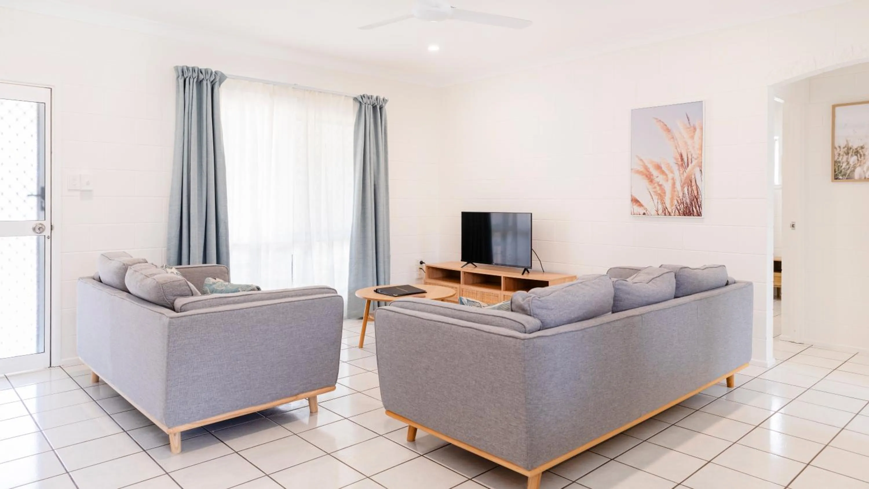 TV and multimedia in Palm View Holiday Apartments