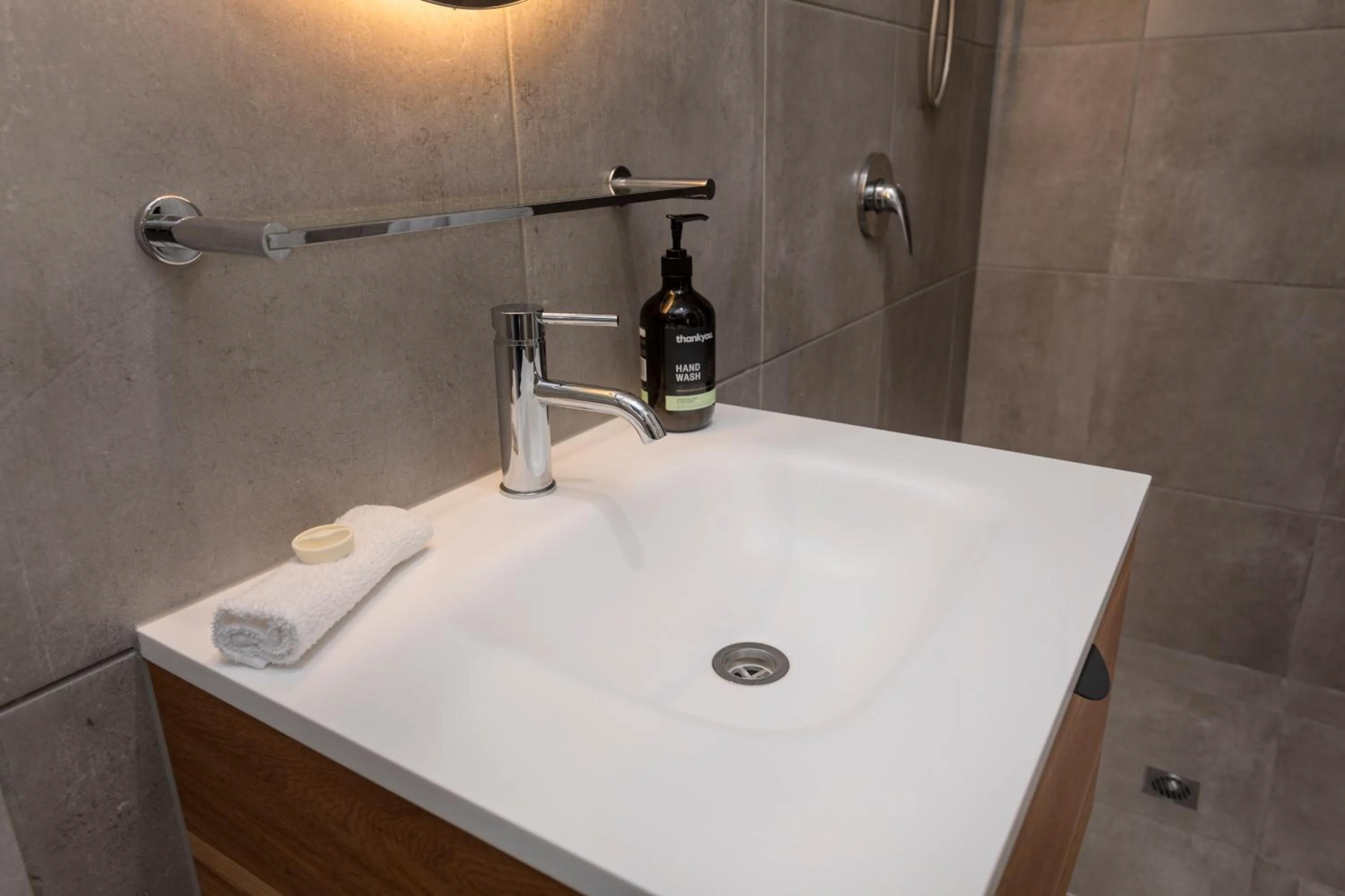 Bathroom in Palm View Holiday Apartments