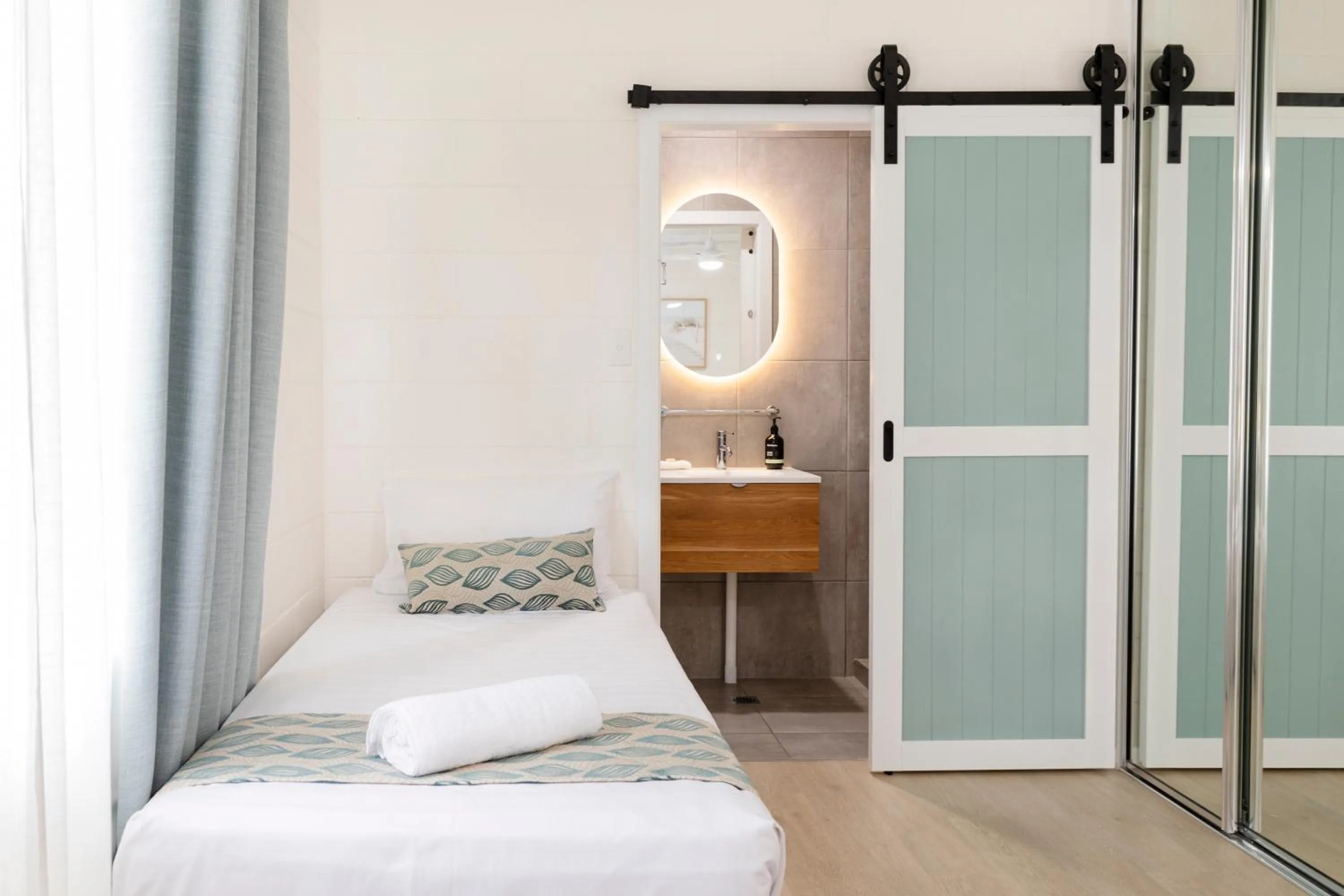 Bed in Palm View Holiday Apartments