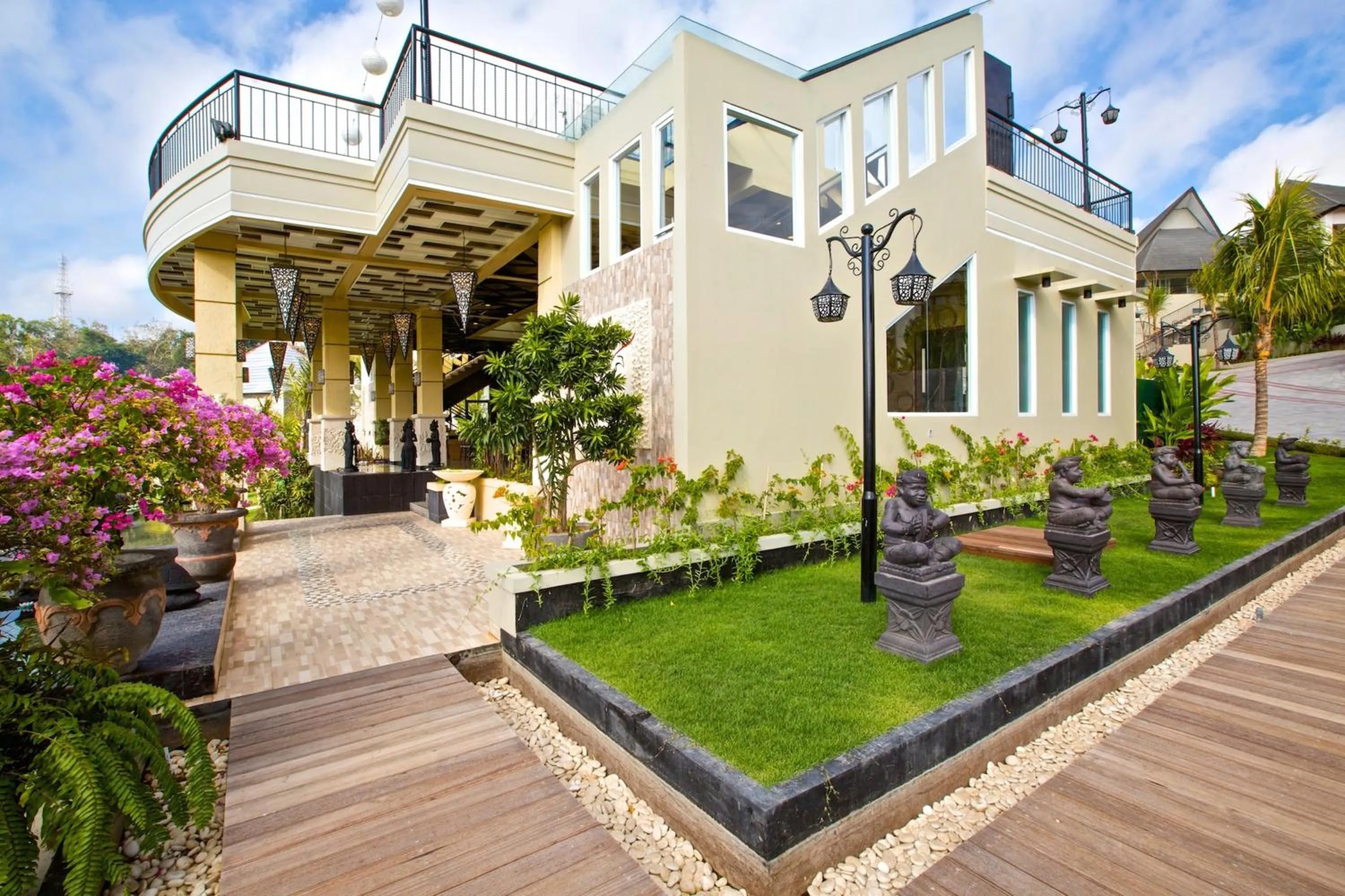 Area and facilities in Flamingo Dewata Suite