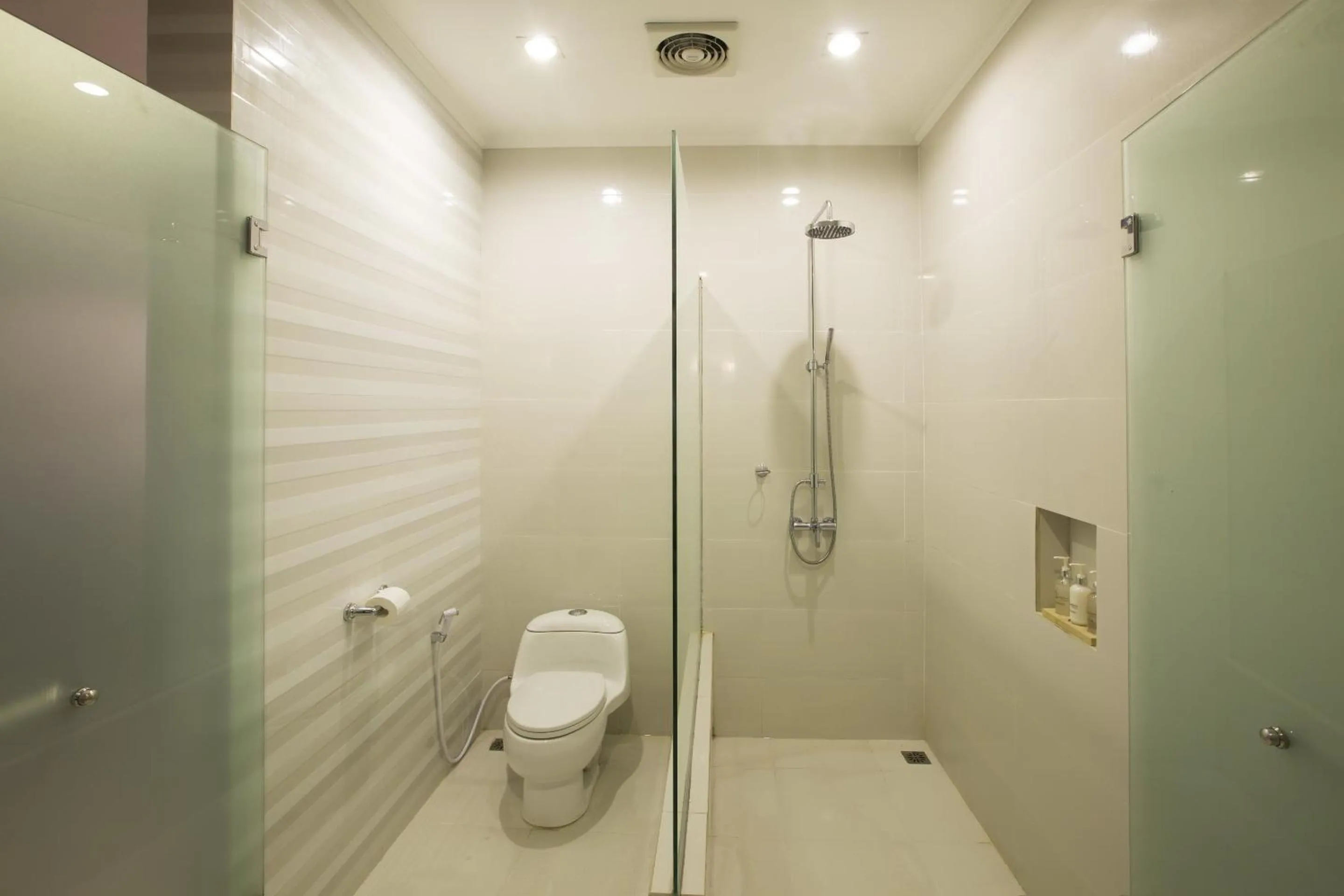 Shower in Flamingo Dewata Suite