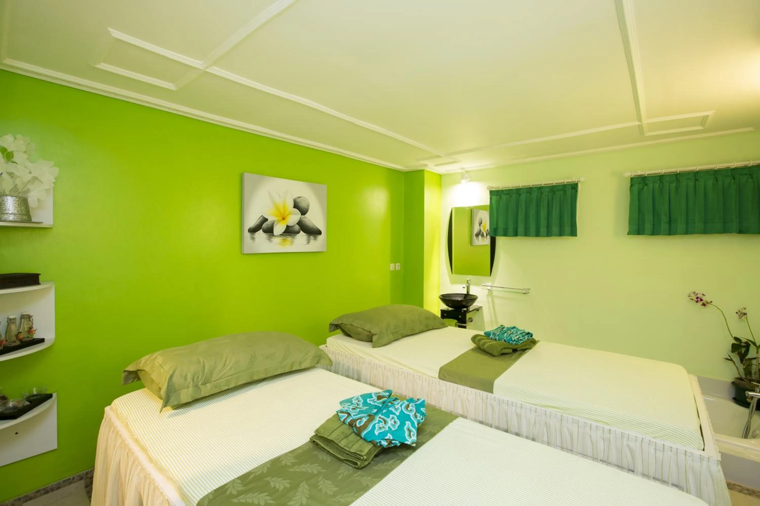 Massage, Bed in Flamingo Dewata Suite