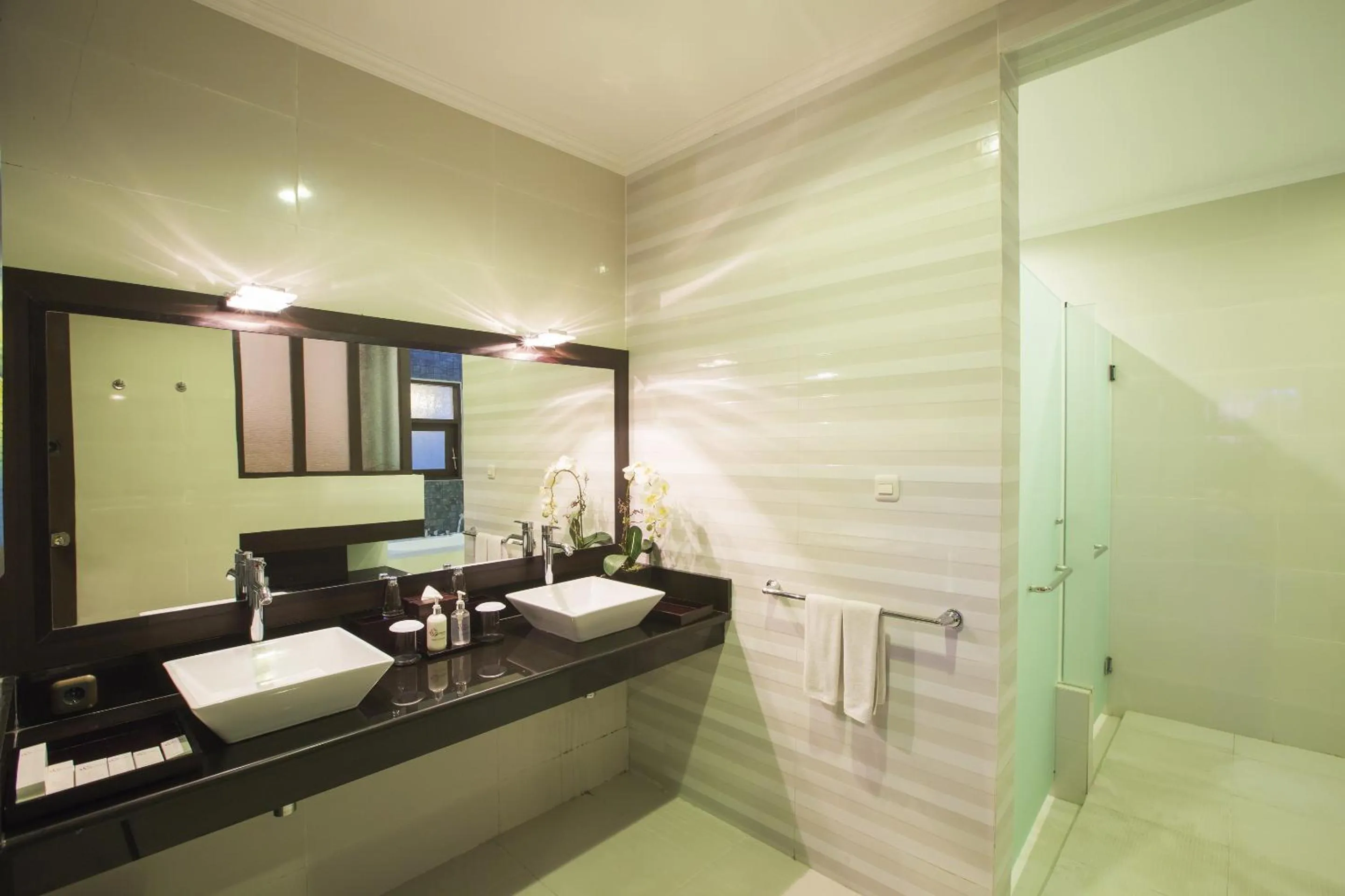 Bathroom in Flamingo Dewata Suite