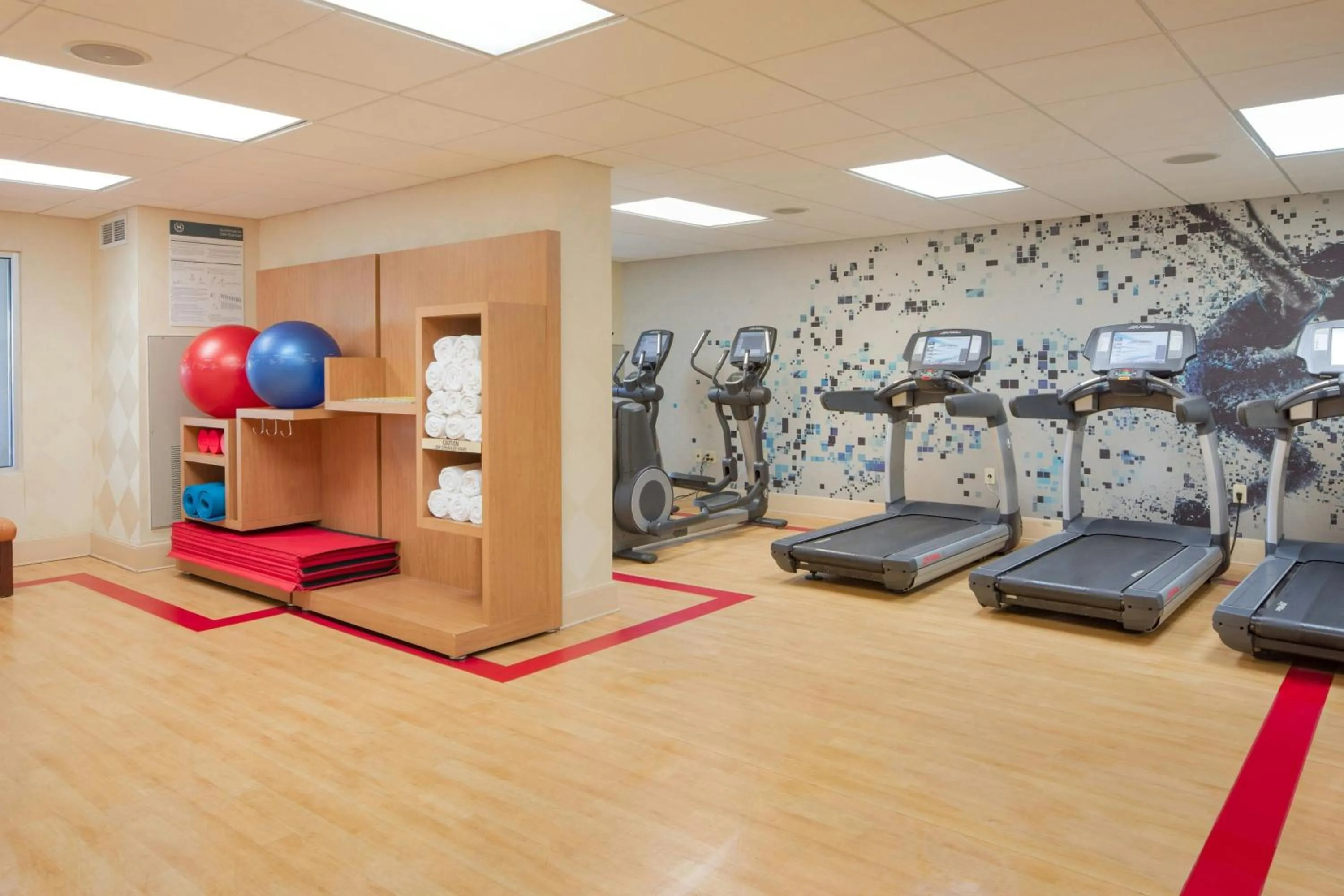 Fitness centre/facilities in Sheraton Louisville Riverside Hotel