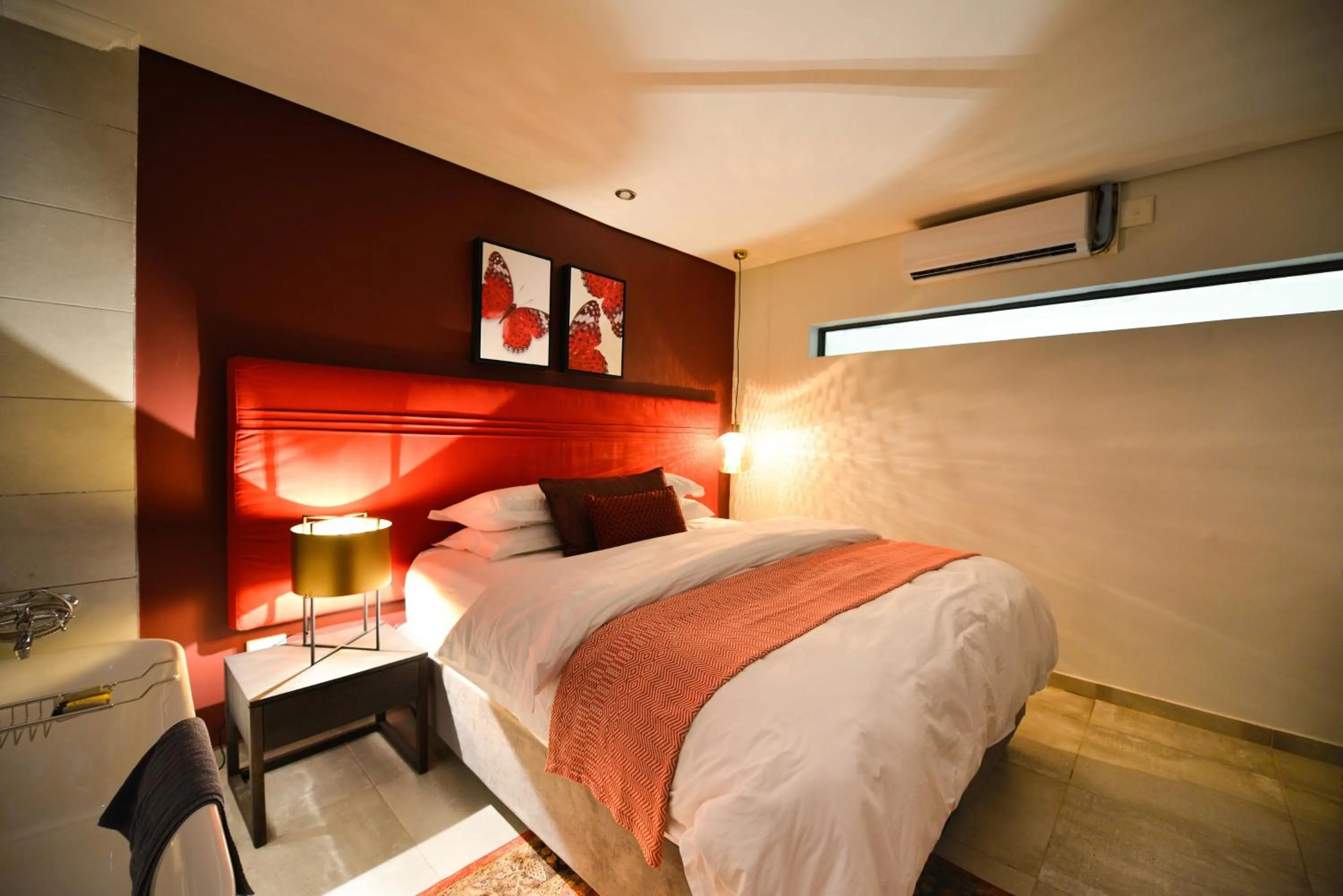 Photo of the whole room, Bed in Serurubele Boutique Hotel