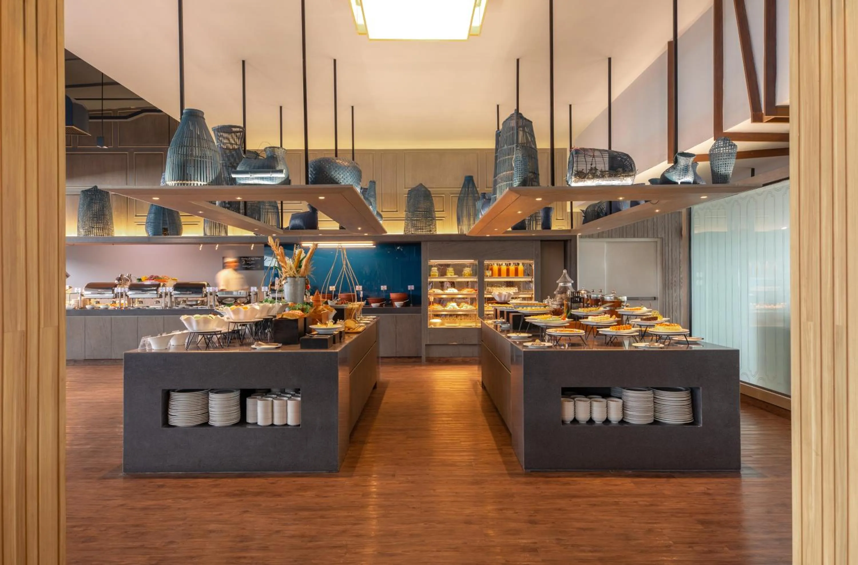 Restaurant/places to eat in Centara Life Government Complex Hotel & Convention Centre Chaeng Watthana