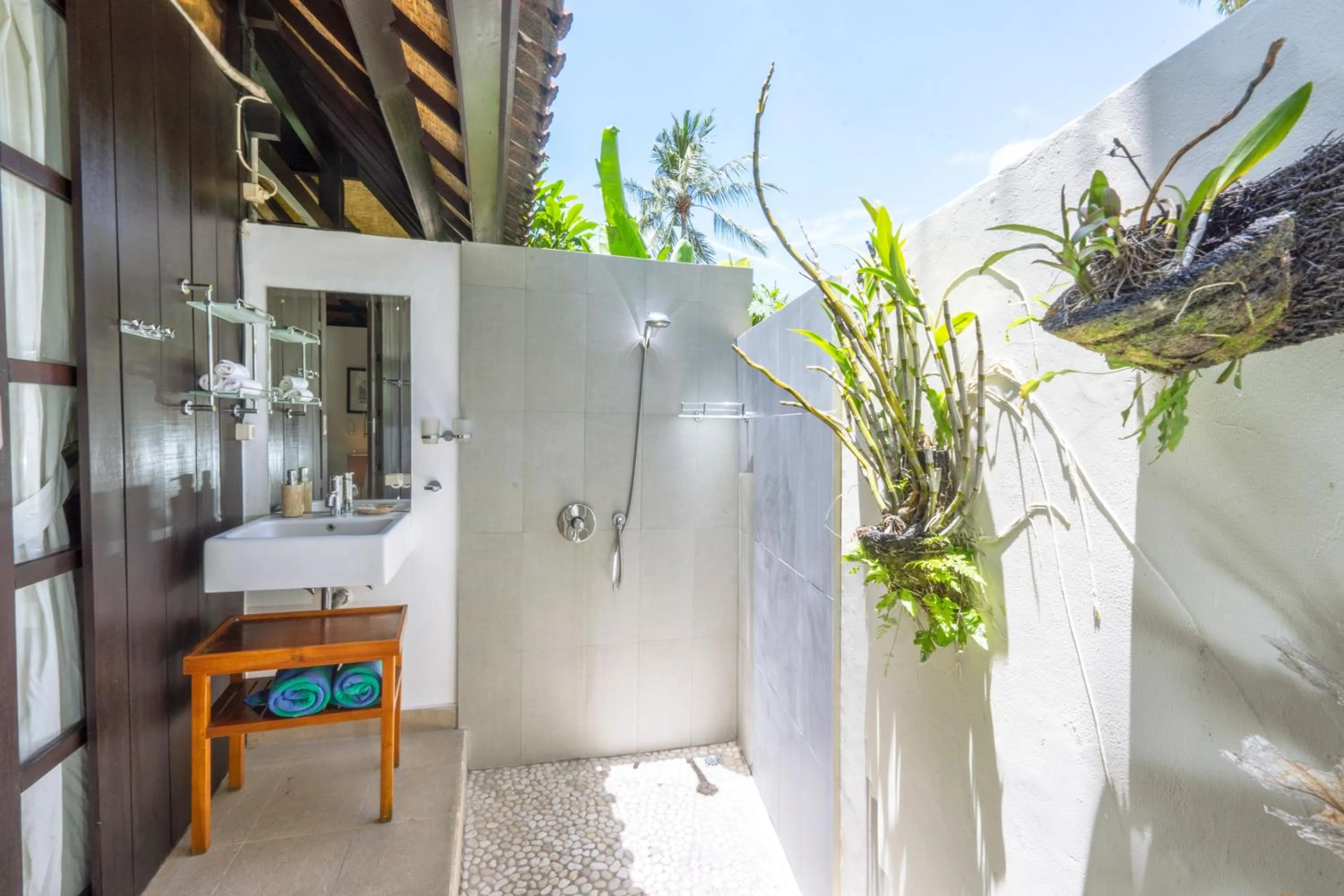 Shower in Lodtunduh Sari