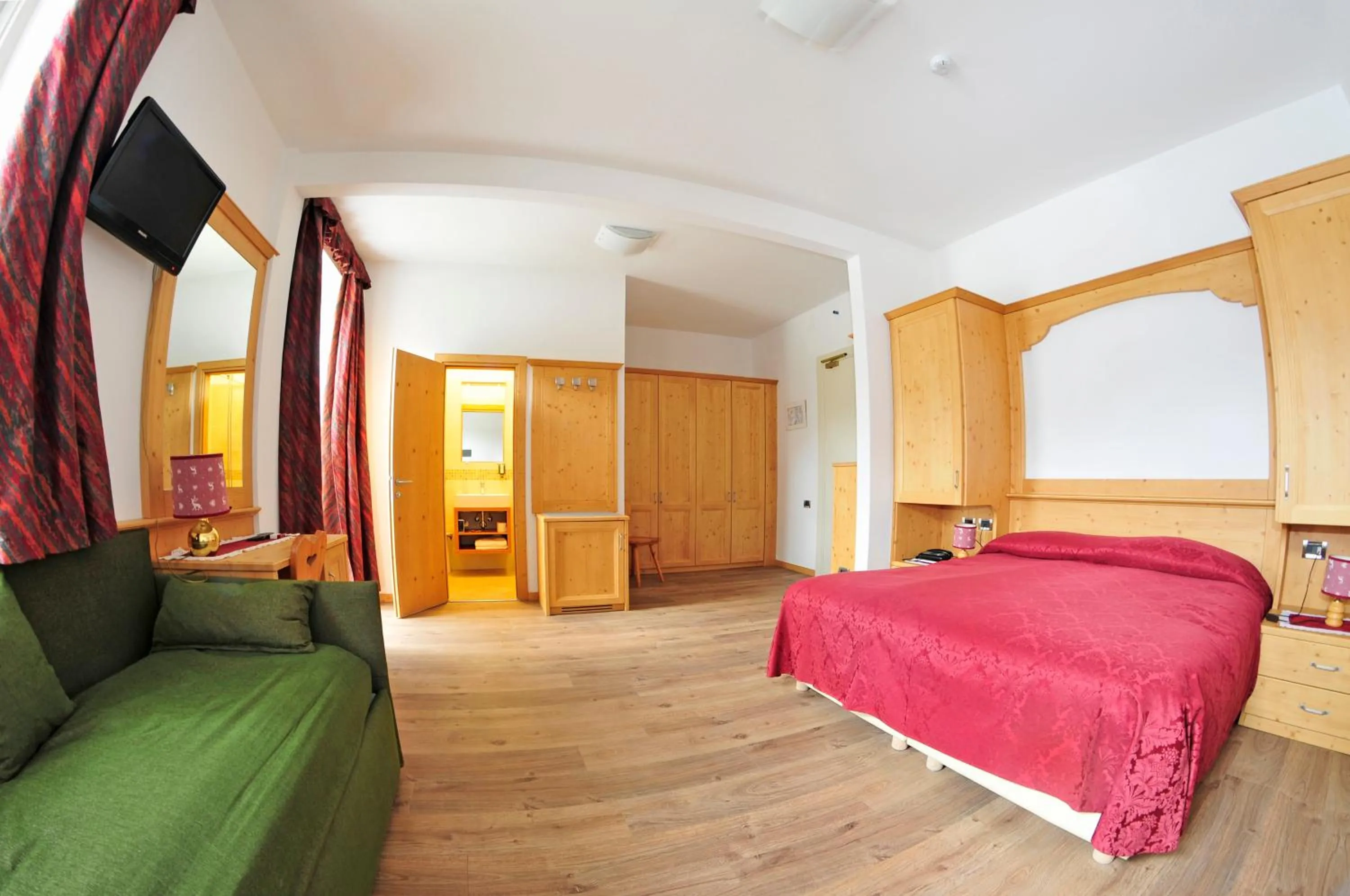 Mountain view, Bed in Hotel Regina